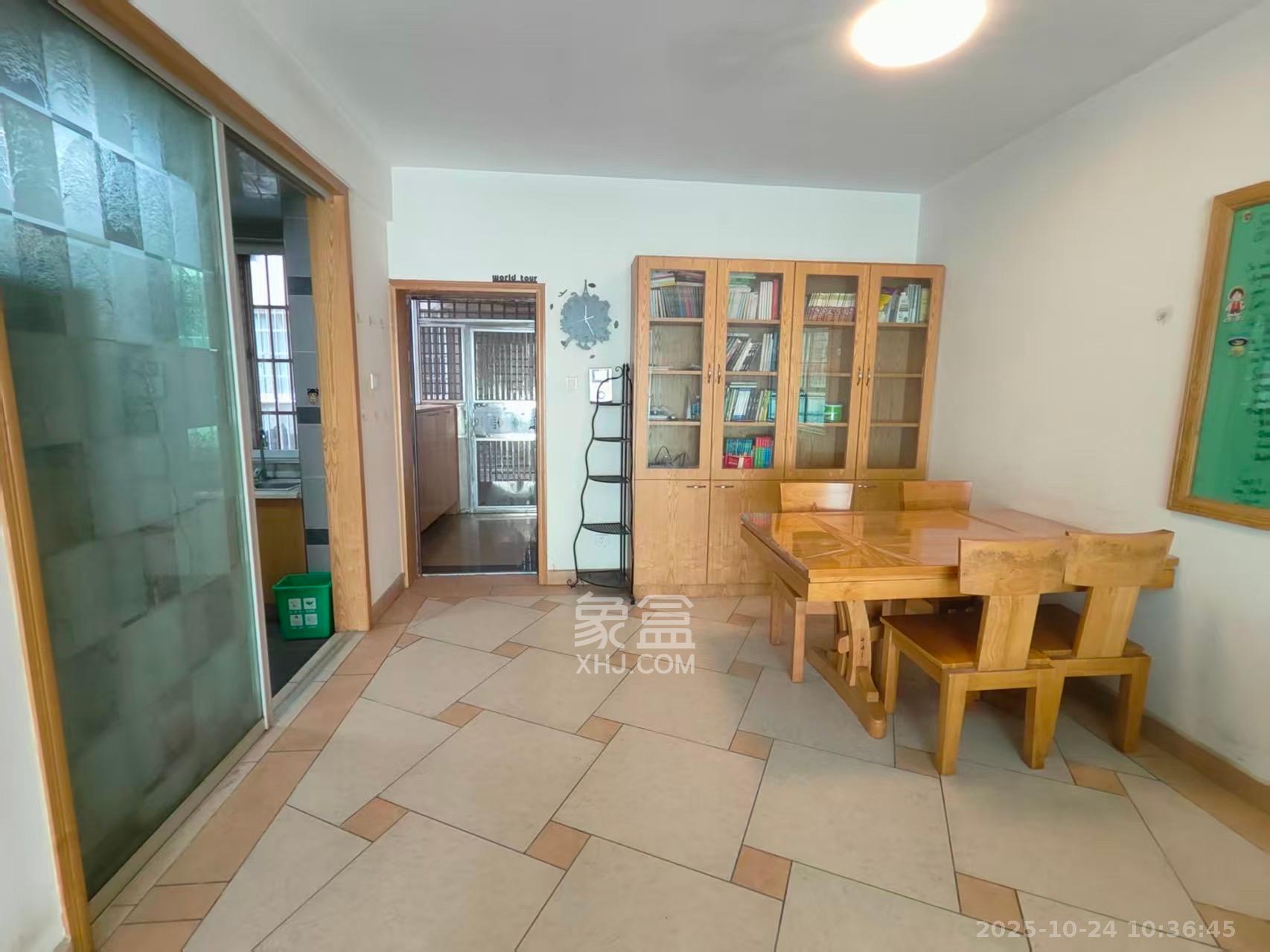 麓谷加州阳光 2室2厅1卫 2100.0元/月 麓谷加州阳光 2室2厅1卫 2100.0元/月室内图