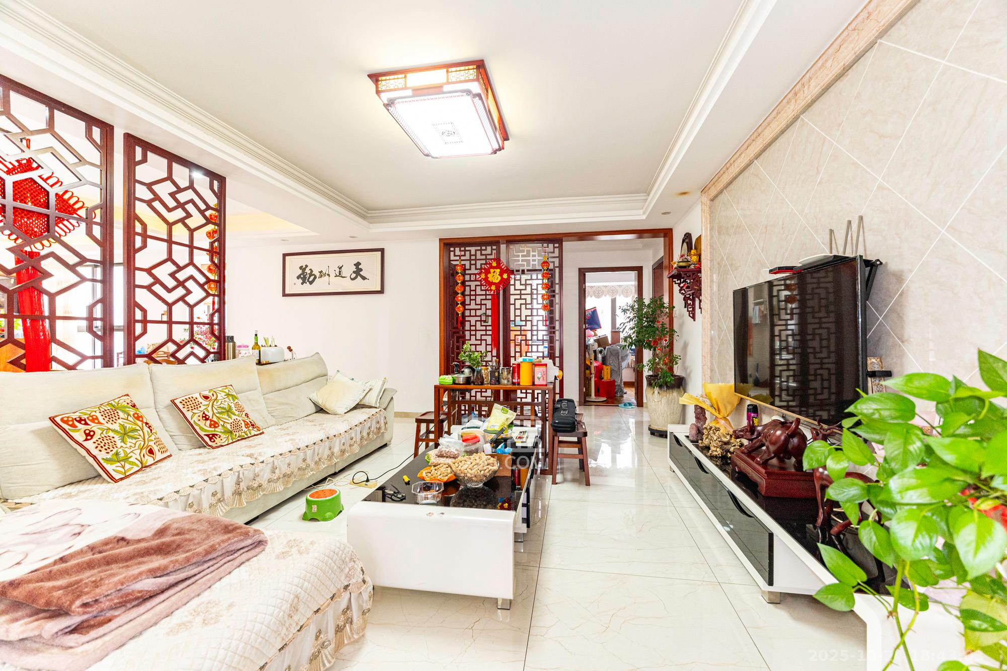 华润凤凰城三期  3室2厅1卫    105.0万 华润凤凰城三期  3室2厅1卫    105.0万客厅