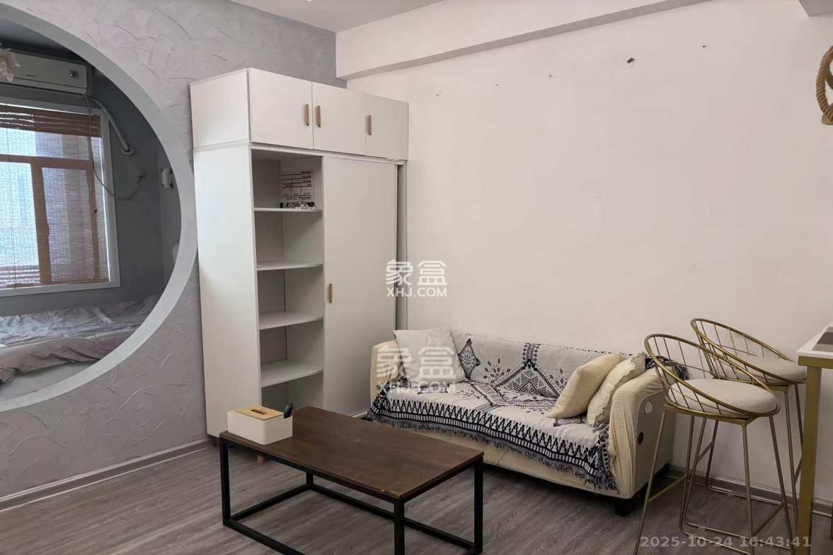 YO领域(领御大厦) 1室1厅1卫 1800.0元/月 YO领域(领御大厦) 1室1厅1卫 1800.0元/月室内图