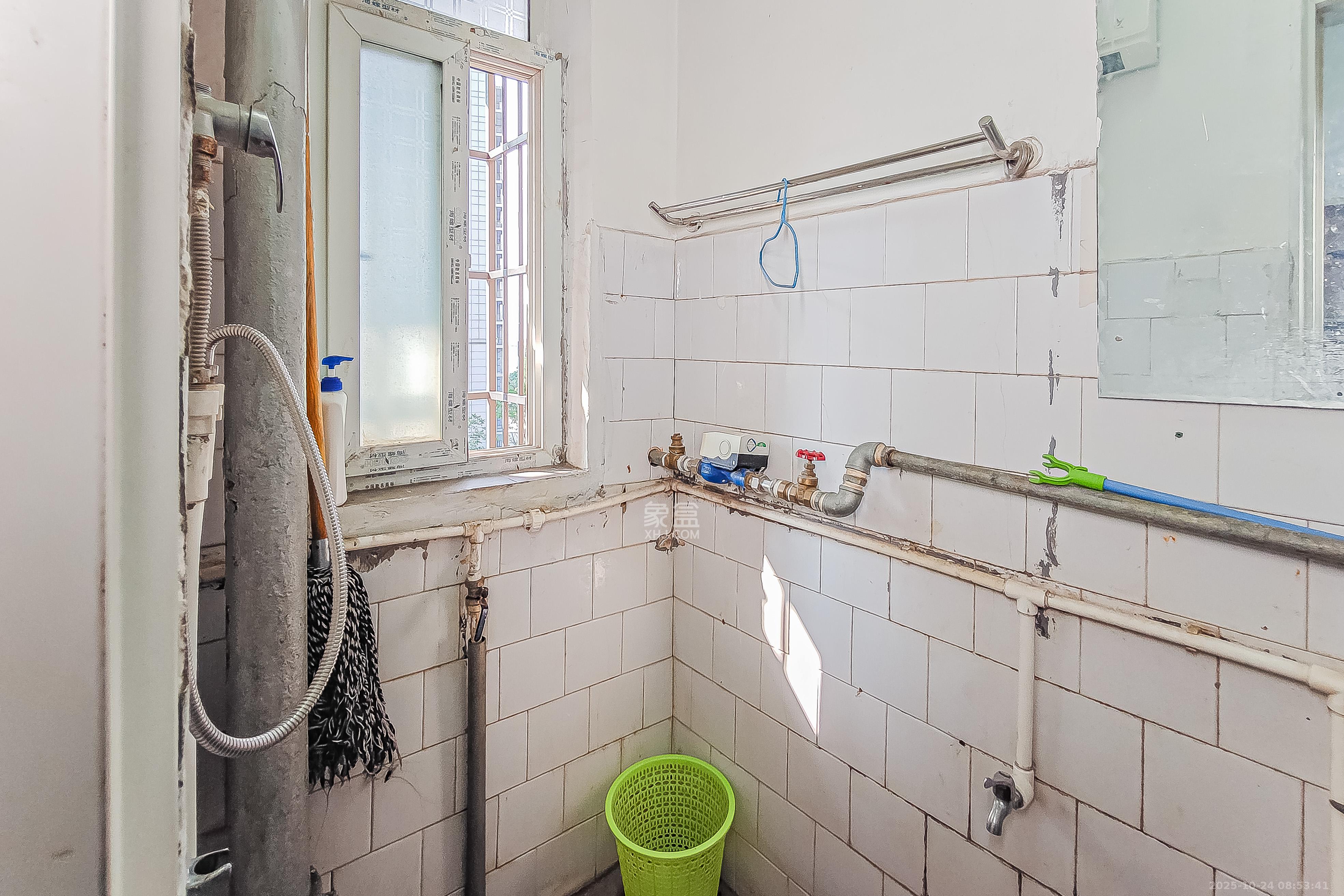 燕子岭散盘  2室1厅1卫    34.0万 燕子岭散盘  2室1厅1卫    34.0万卫生间