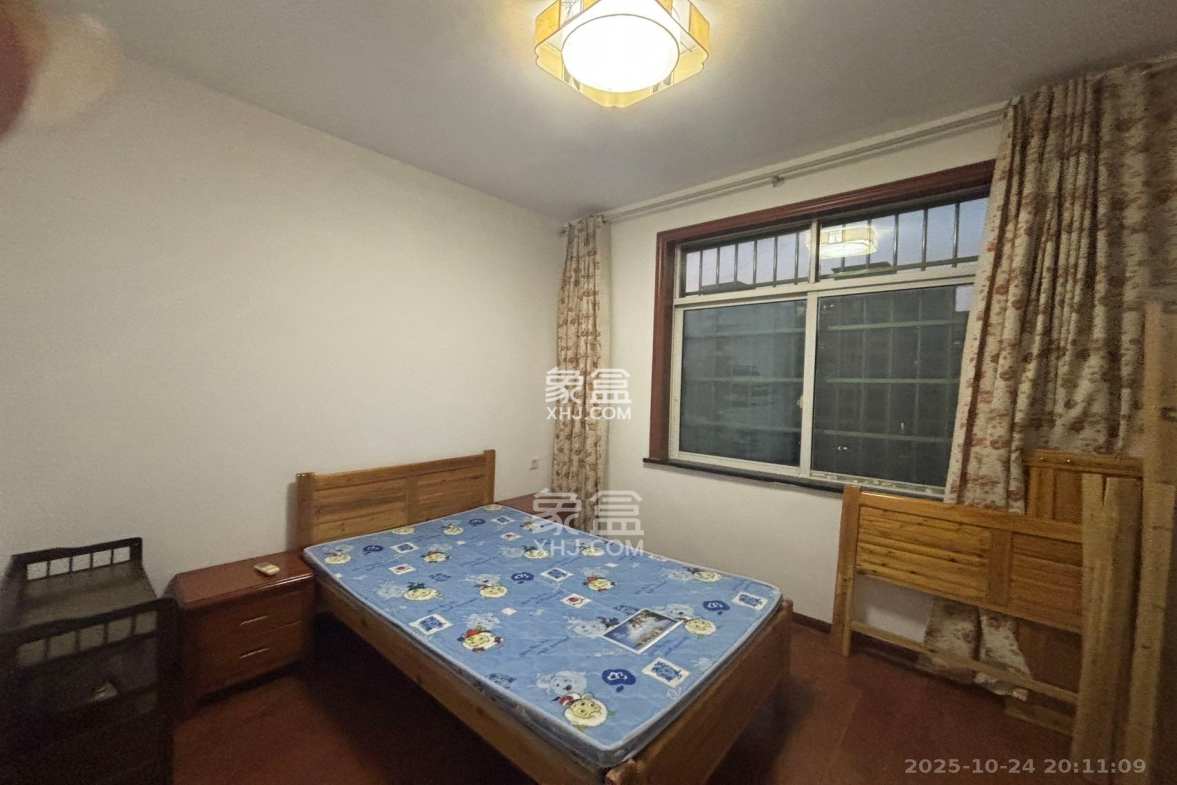 洞井二小区 3室2厅2卫 1800.0元/月 洞井二小区 3室2厅2卫 1800.0元/月室内图