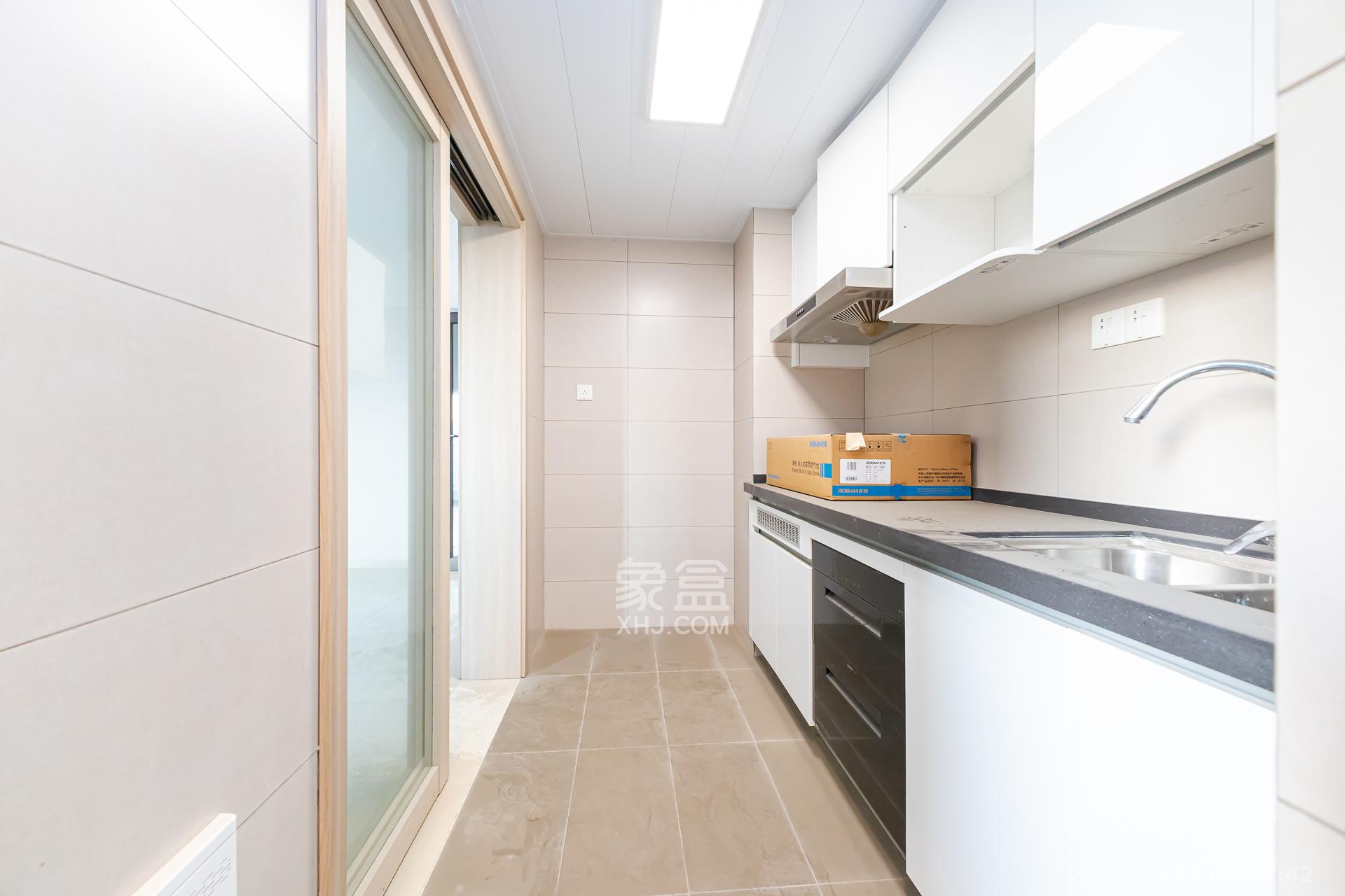 时代倾城五期  4室2厅2卫    93.8万 时代倾城五期  4室2厅2卫    93.8万厨房