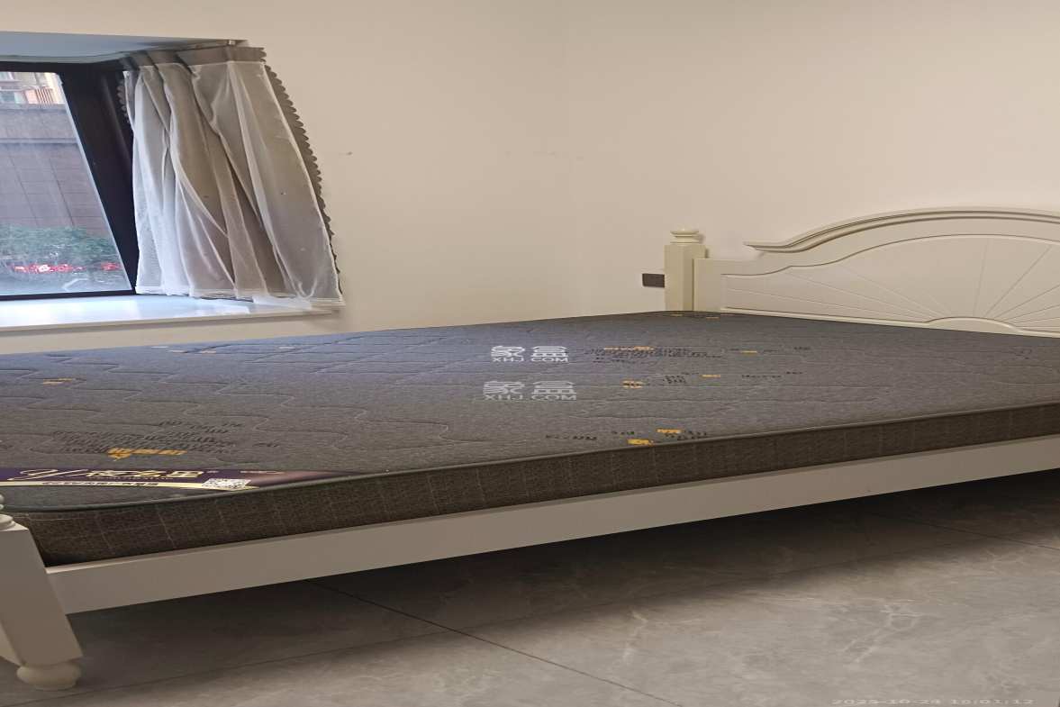 和润园三期 3室2厅2卫 2700.0元/月 和润园三期 3室2厅2卫 2700.0元/月室内图