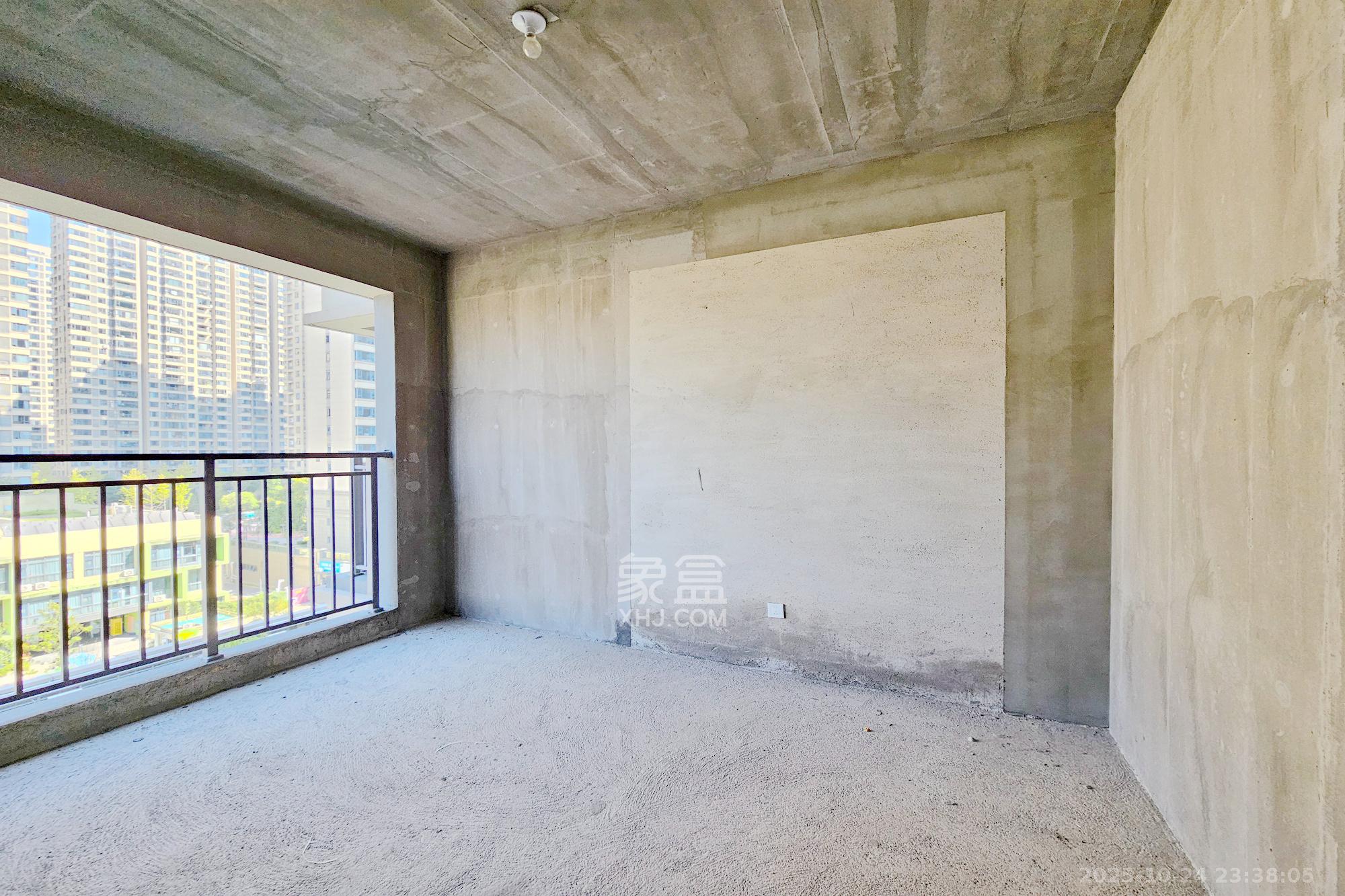 长房东旭国际  4室2厅3卫    300.0万 长房东旭国际  4室2厅3卫    300.0万卧室