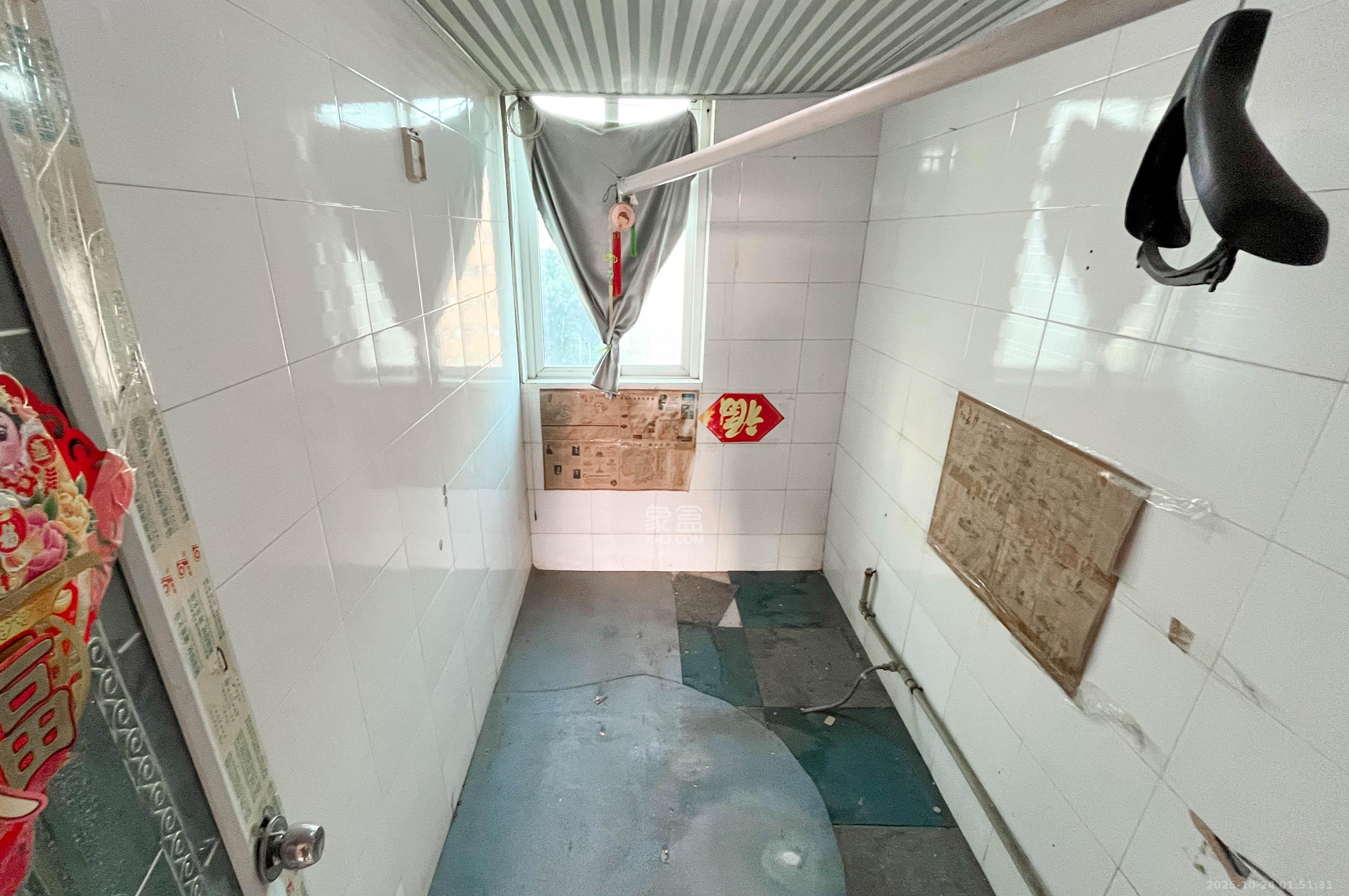 麓谷加州阳光  3室2厅2卫    85.0万 麓谷加州阳光  3室2厅2卫    85.0万卫生间