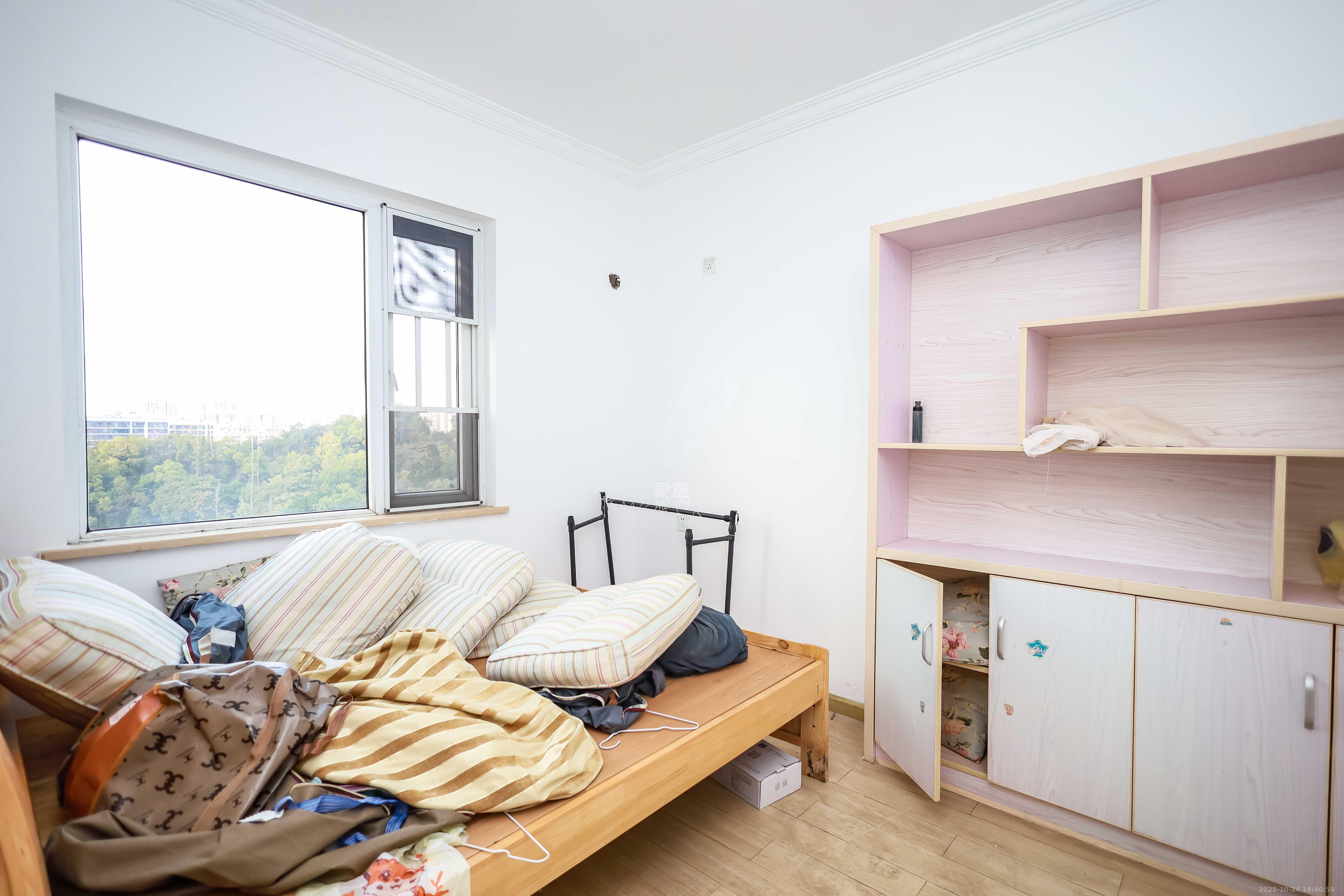 联美品格  3室2厅2卫    74.8万卧室