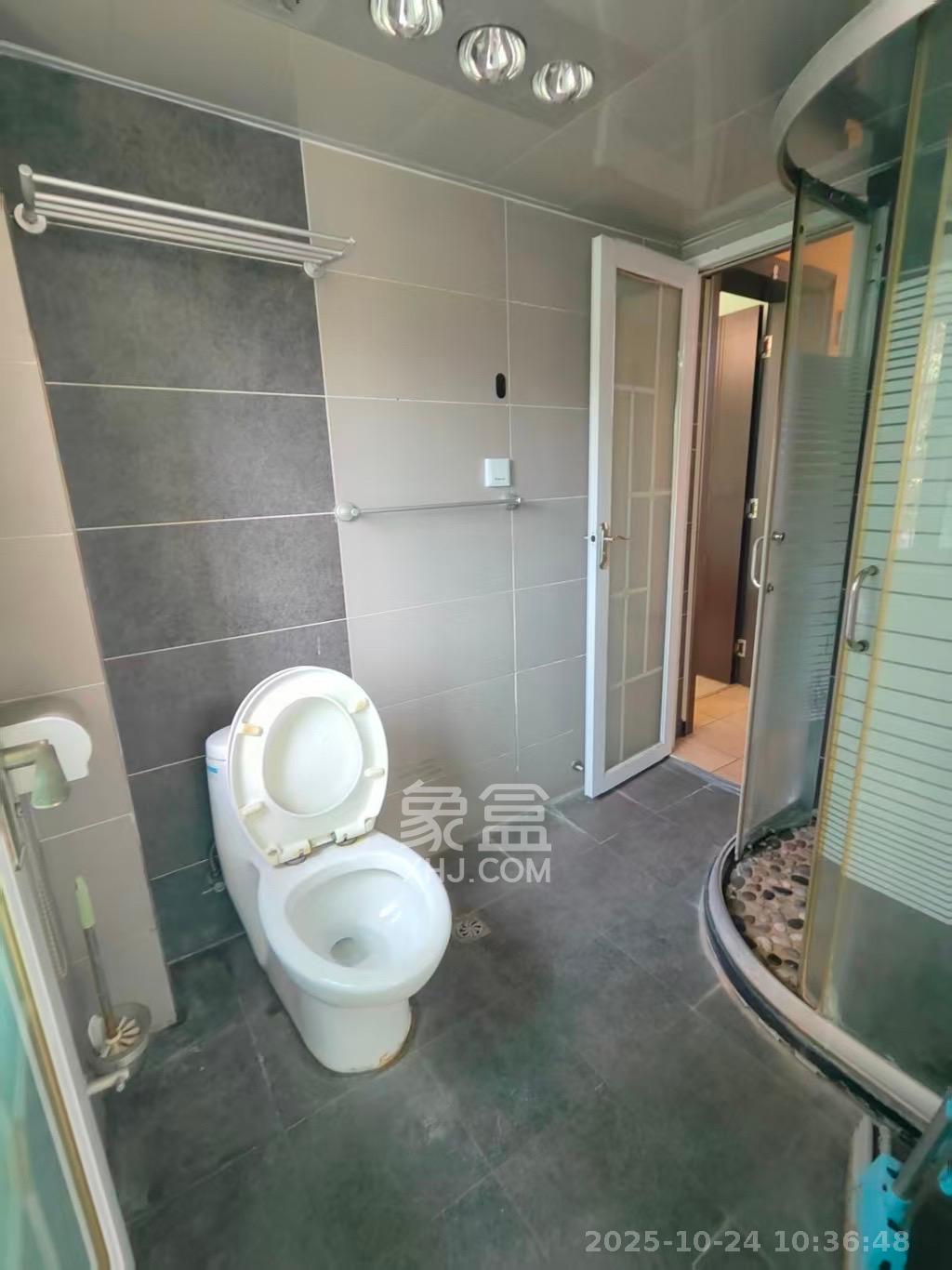 麓谷加州阳光 2室2厅1卫 2100.0元/月 麓谷加州阳光 2室2厅1卫 2100.0元/月室内图