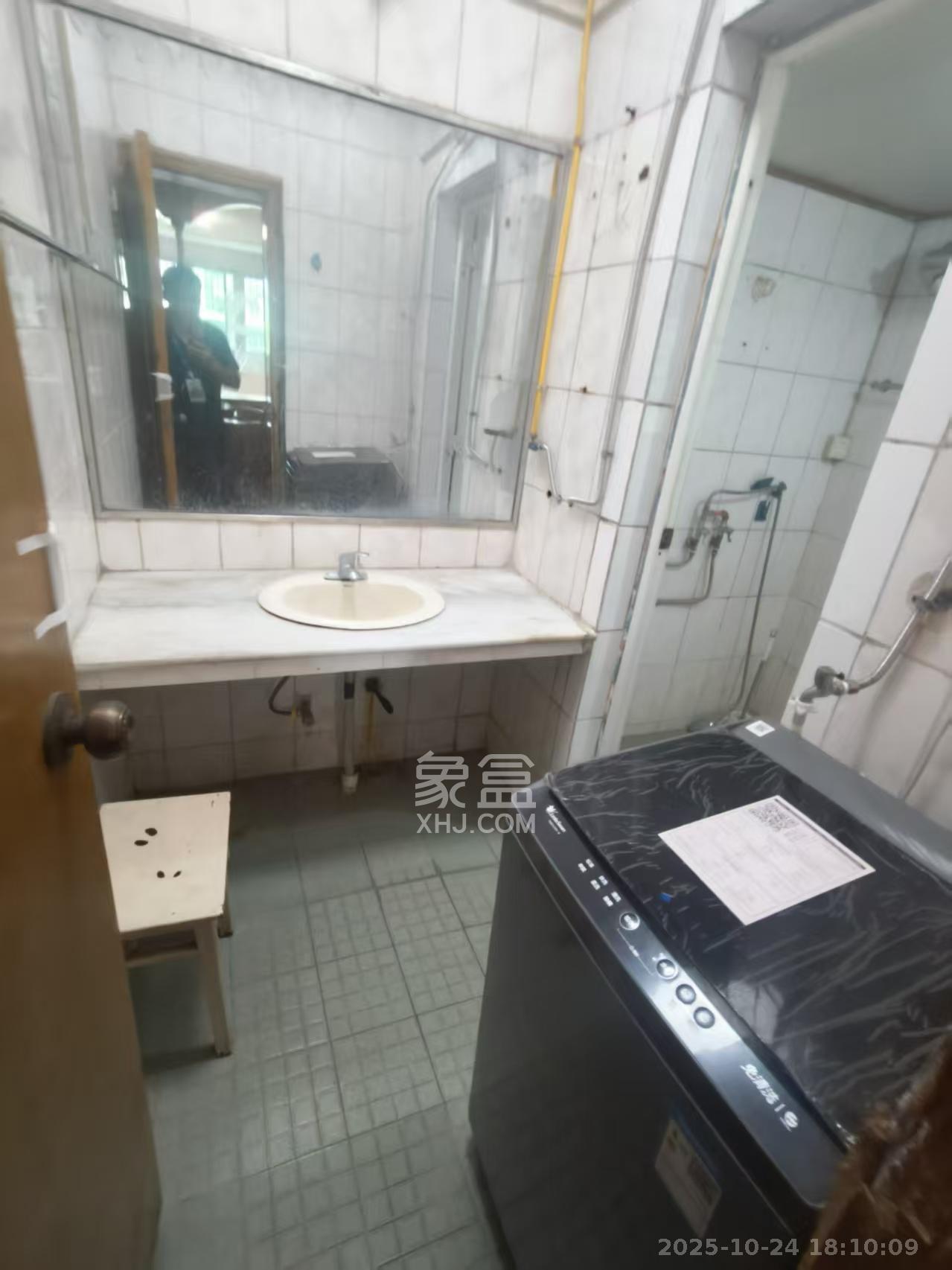 市建委宿舍  4室2厅1卫    2300.0元/月 市建委宿舍  4室2厅1卫    2300.0元/月室内图