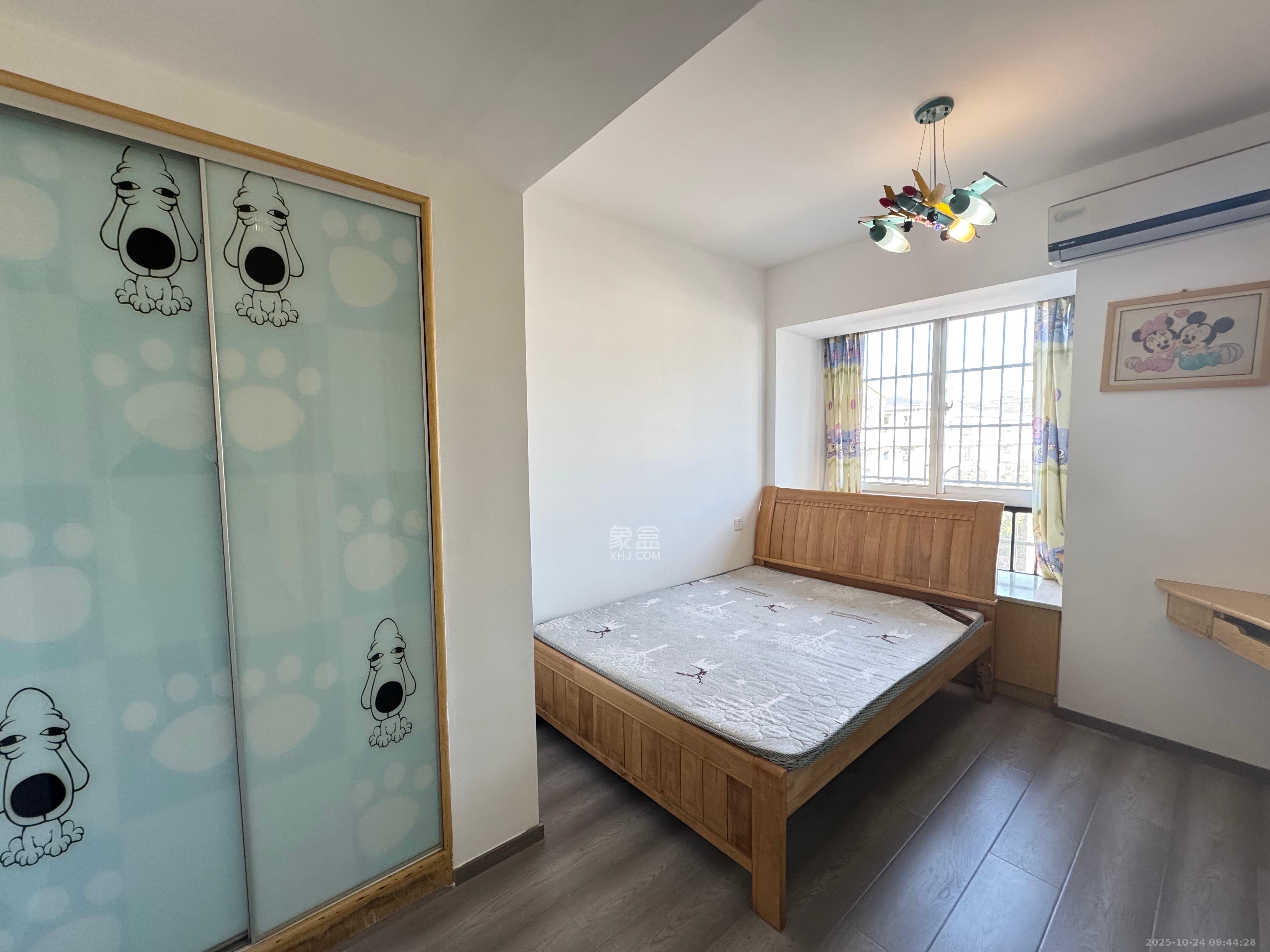 山水华景  3室2厅2卫    2800.0元/月 山水华景  3室2厅2卫    2800.0元/月室内图