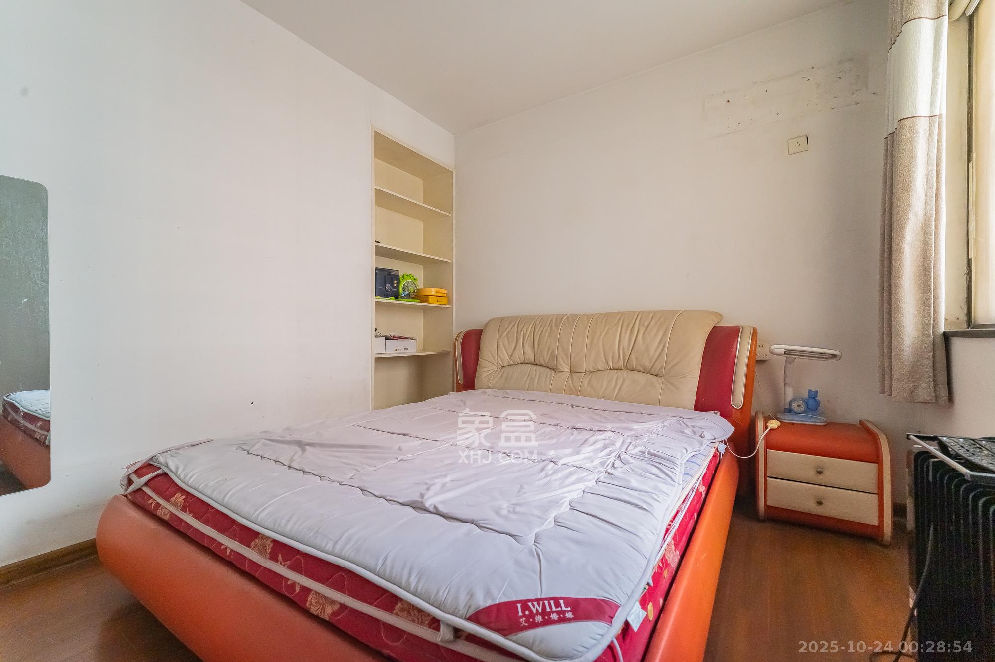 阳光丽景  3室2厅2卫    62.8万 阳光丽景  3室2厅2卫    62.8万卧室