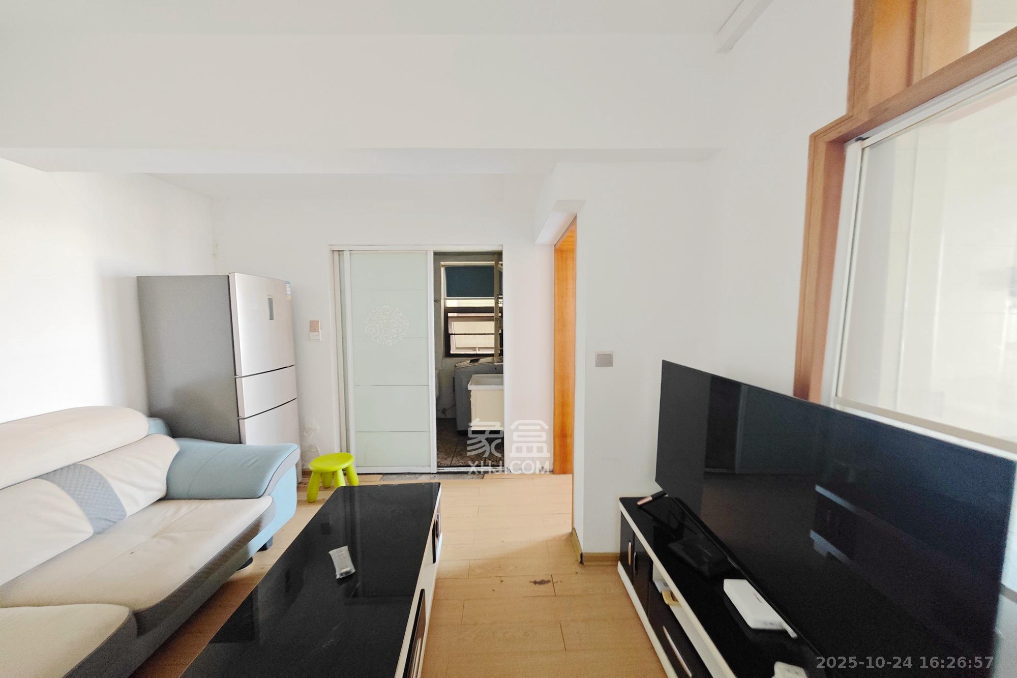 佳天瑞宁花园  1室2厅1卫    35.0万客厅