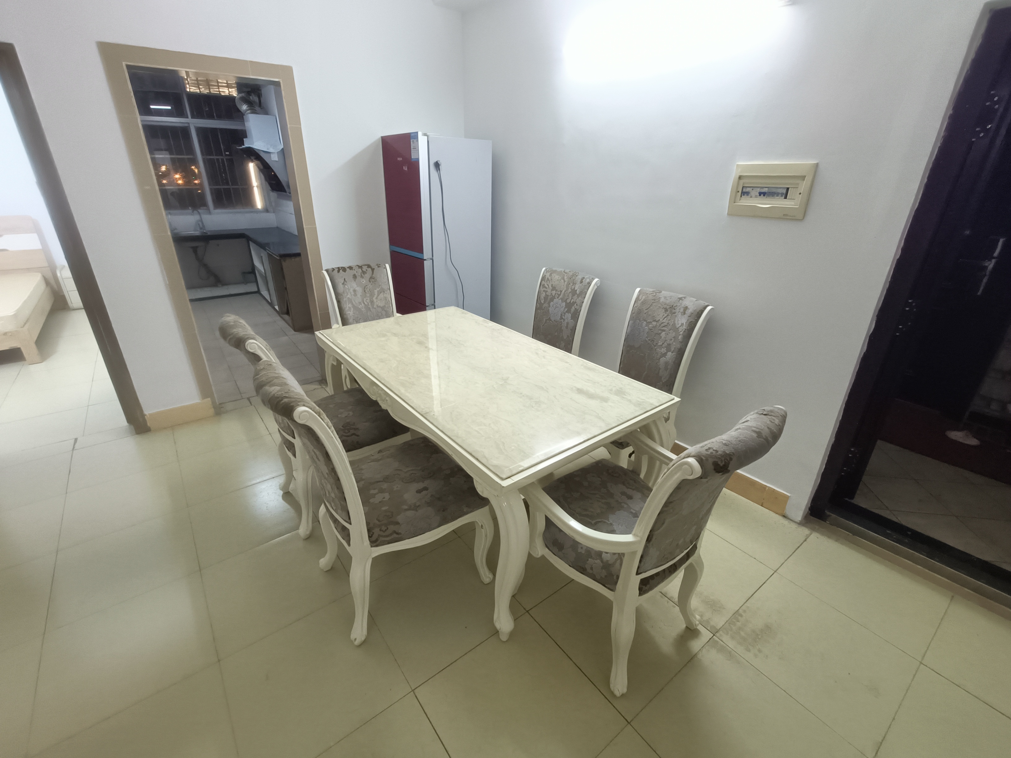 金侨大厦  3室2厅2卫    2300.0元/月