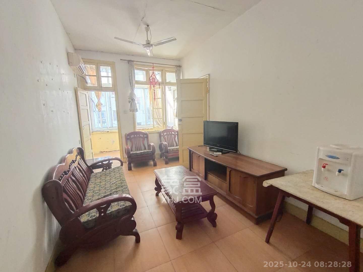 乔庄社区  2室1厅1卫    1600.0元/月 乔庄社区  2室1厅1卫    1600.0元/月室内图