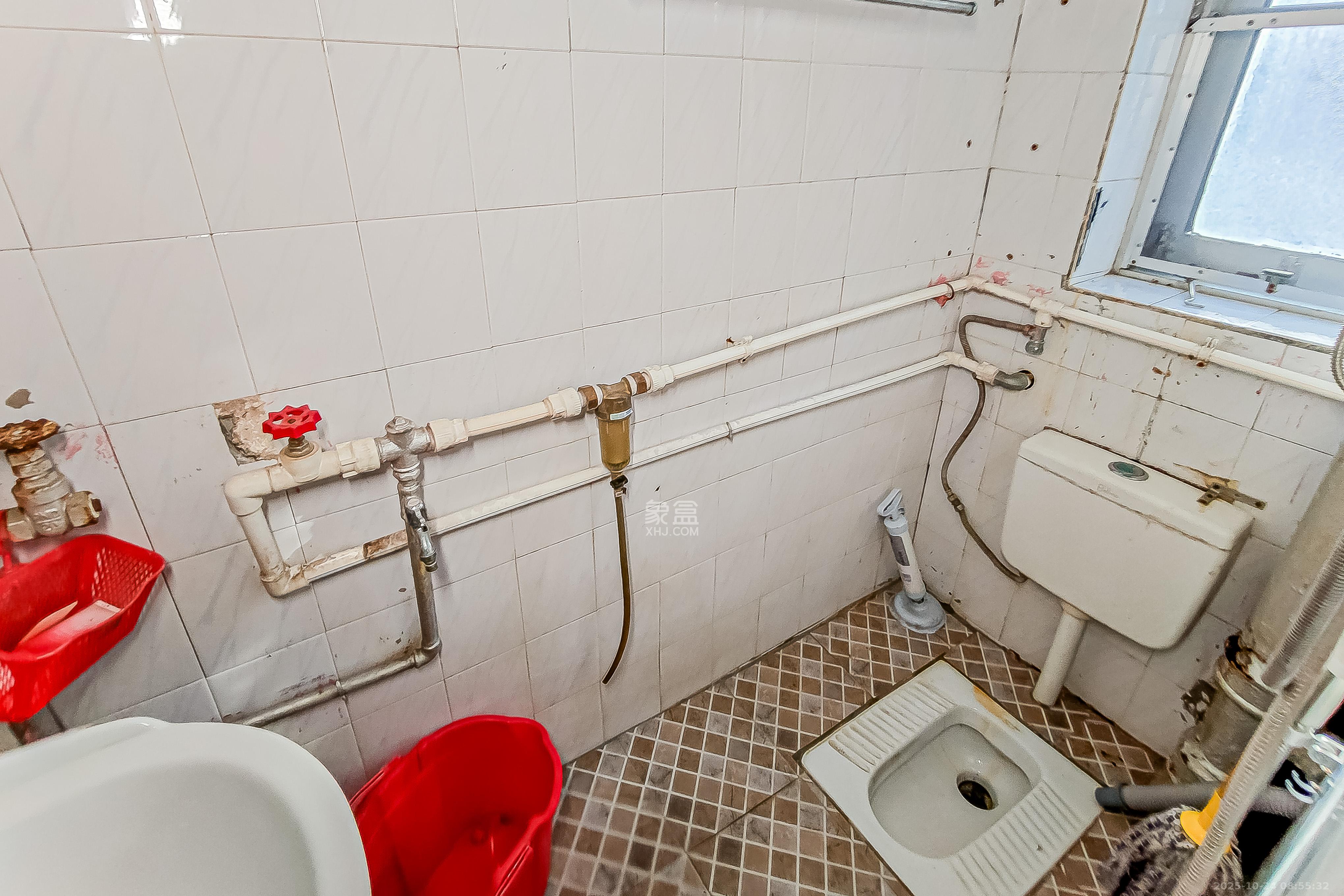 红旗区四片  2室1厅1卫    27.0万卫生间