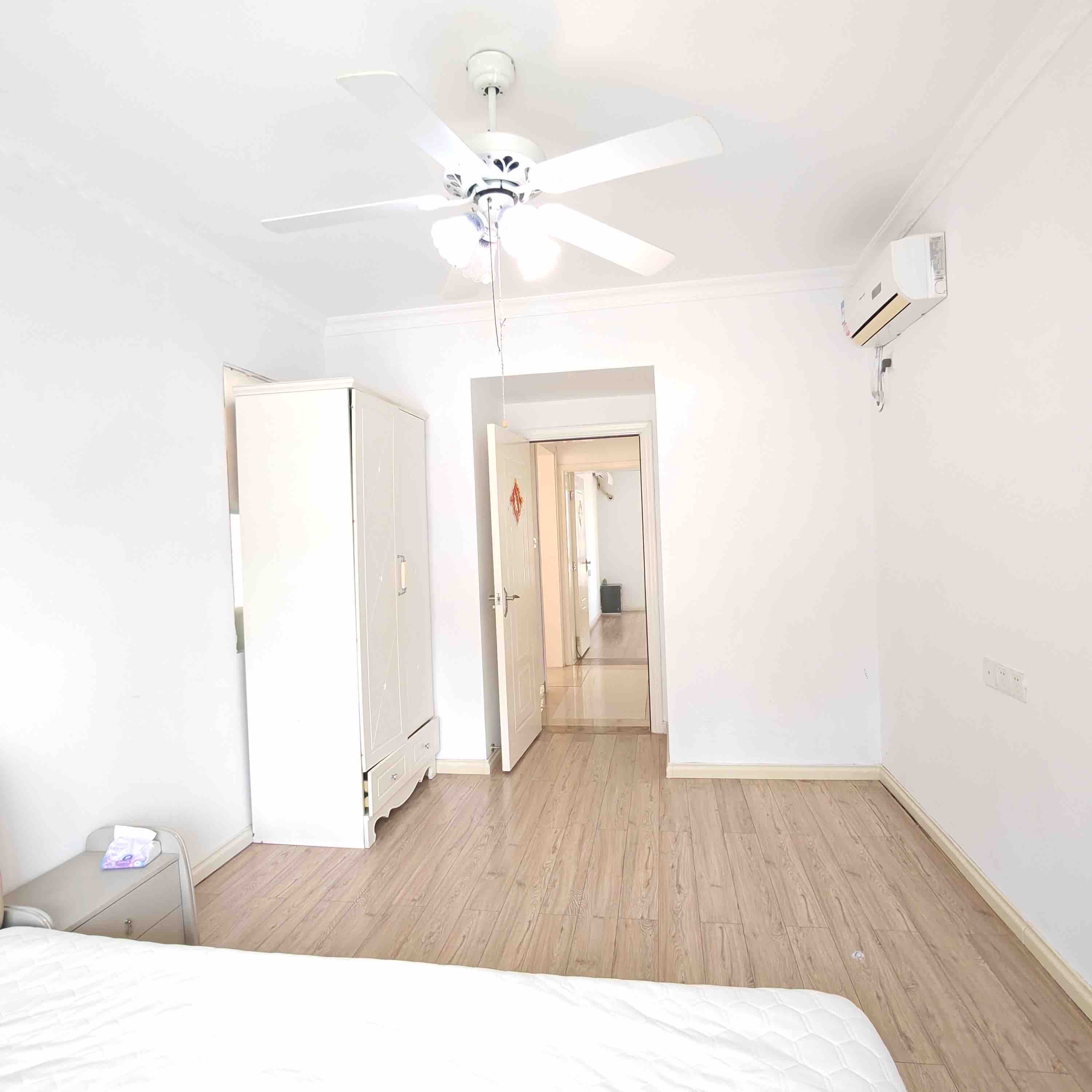 国兴城（C区）  2室2厅1卫    200.0万客厅