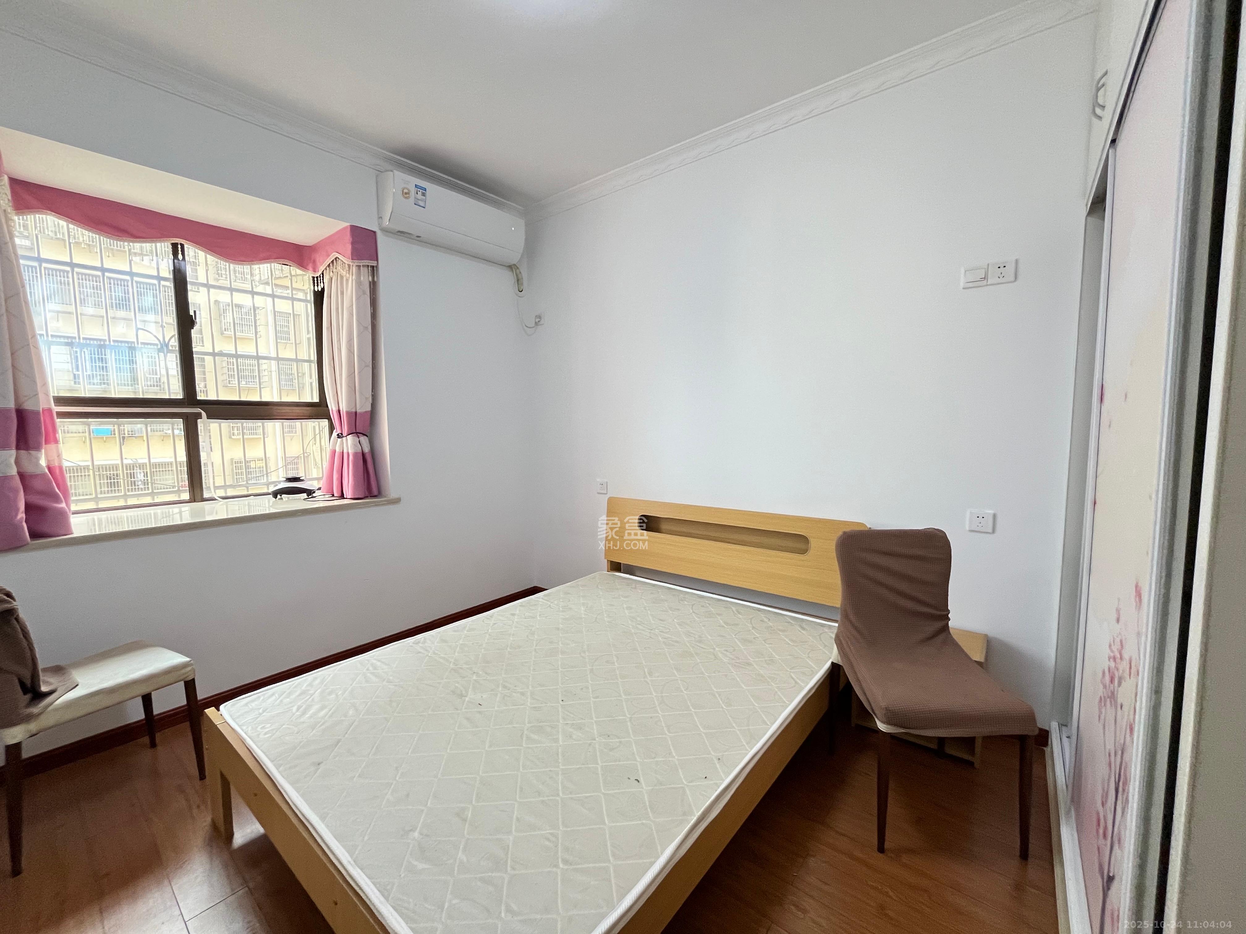 大学城安置小区  2室2厅1卫    1800.0元/月室内图