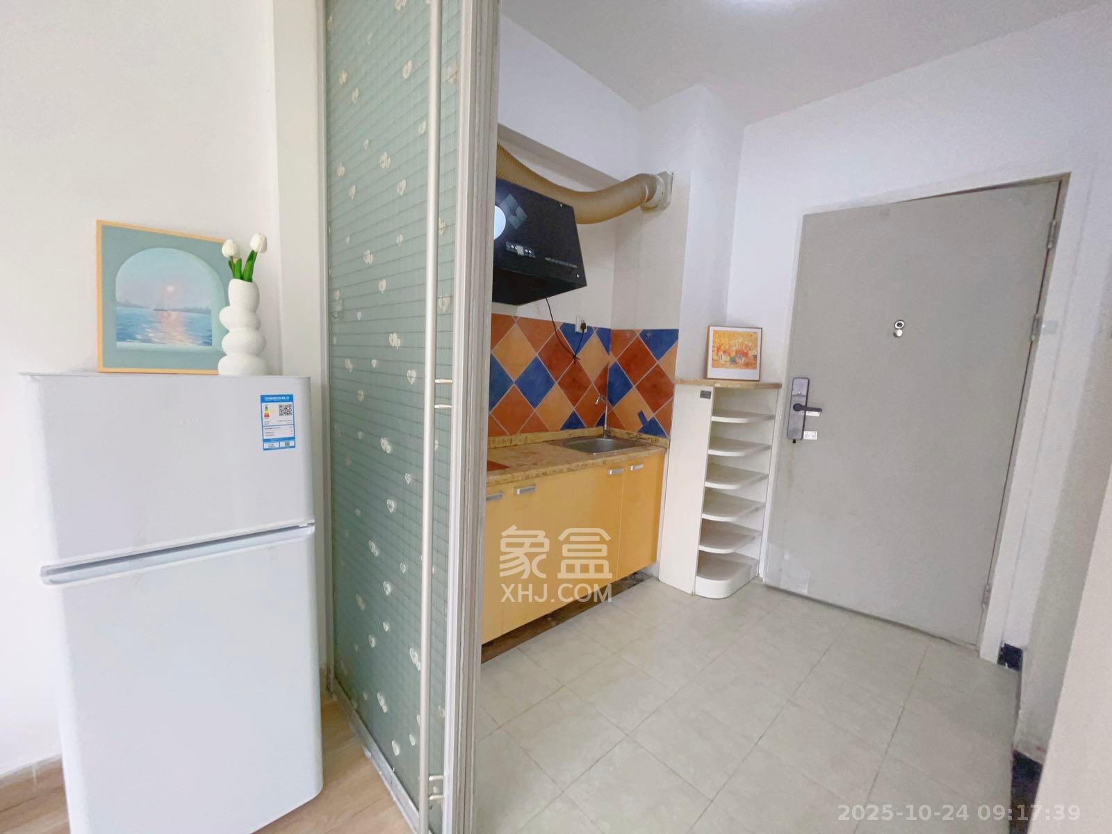 三万英尺  1室1厅1卫    2000.0元/月室内图