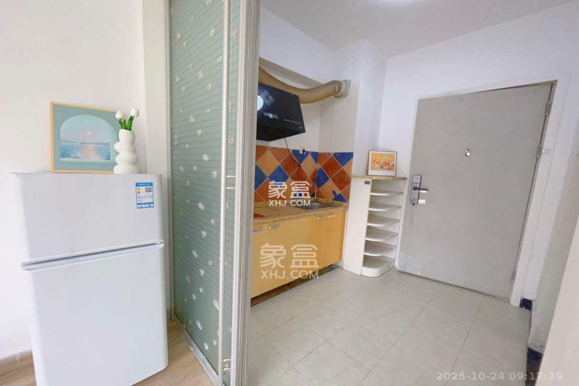 三万英尺  1室1厅1卫    2000.0元/月 三万英尺  1室1厅1卫    2000.0元/月室内图