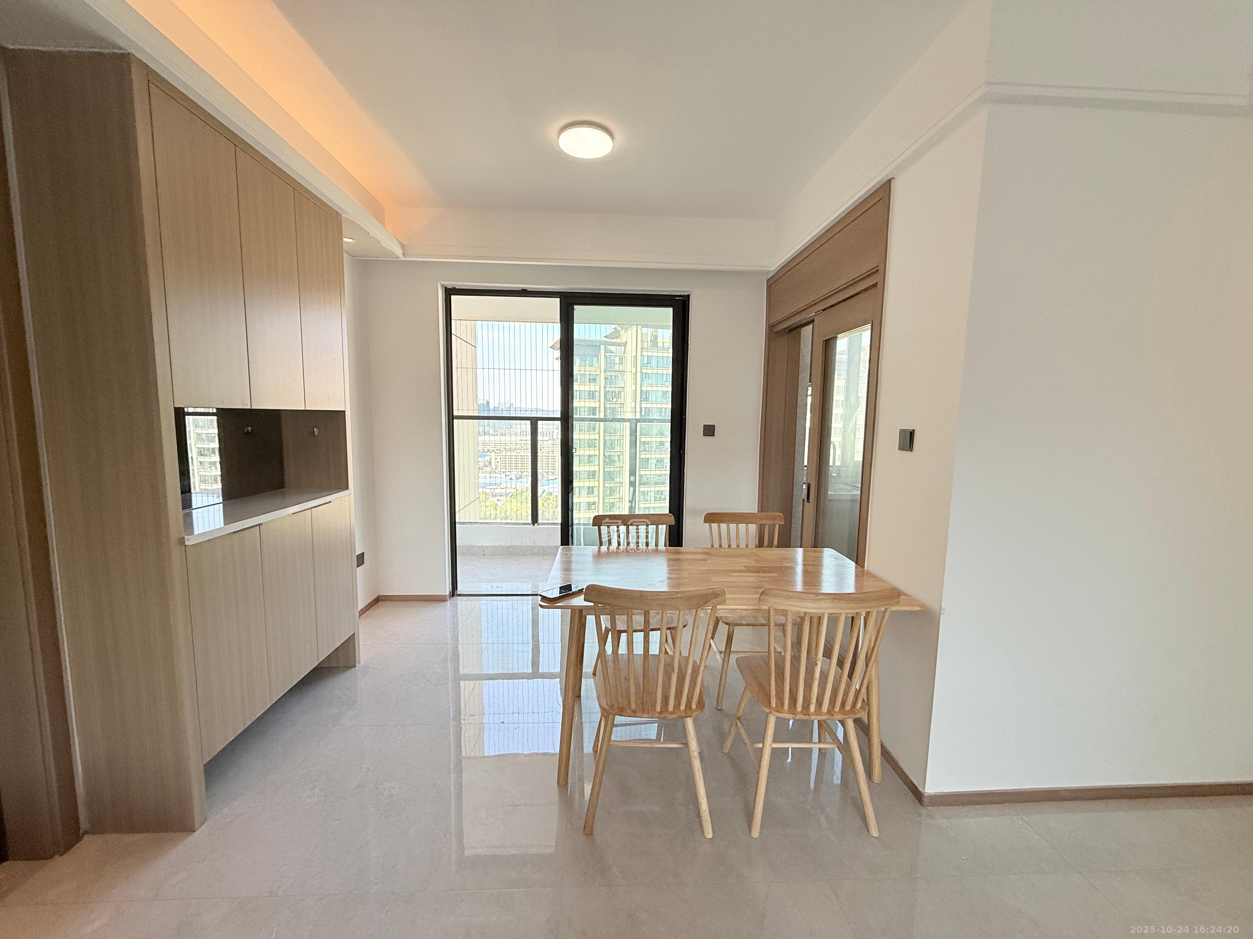 汉唐世家二期  4室2厅2卫    2700.0元/月 汉唐世家二期  4室2厅2卫    2700.0元/月室内图