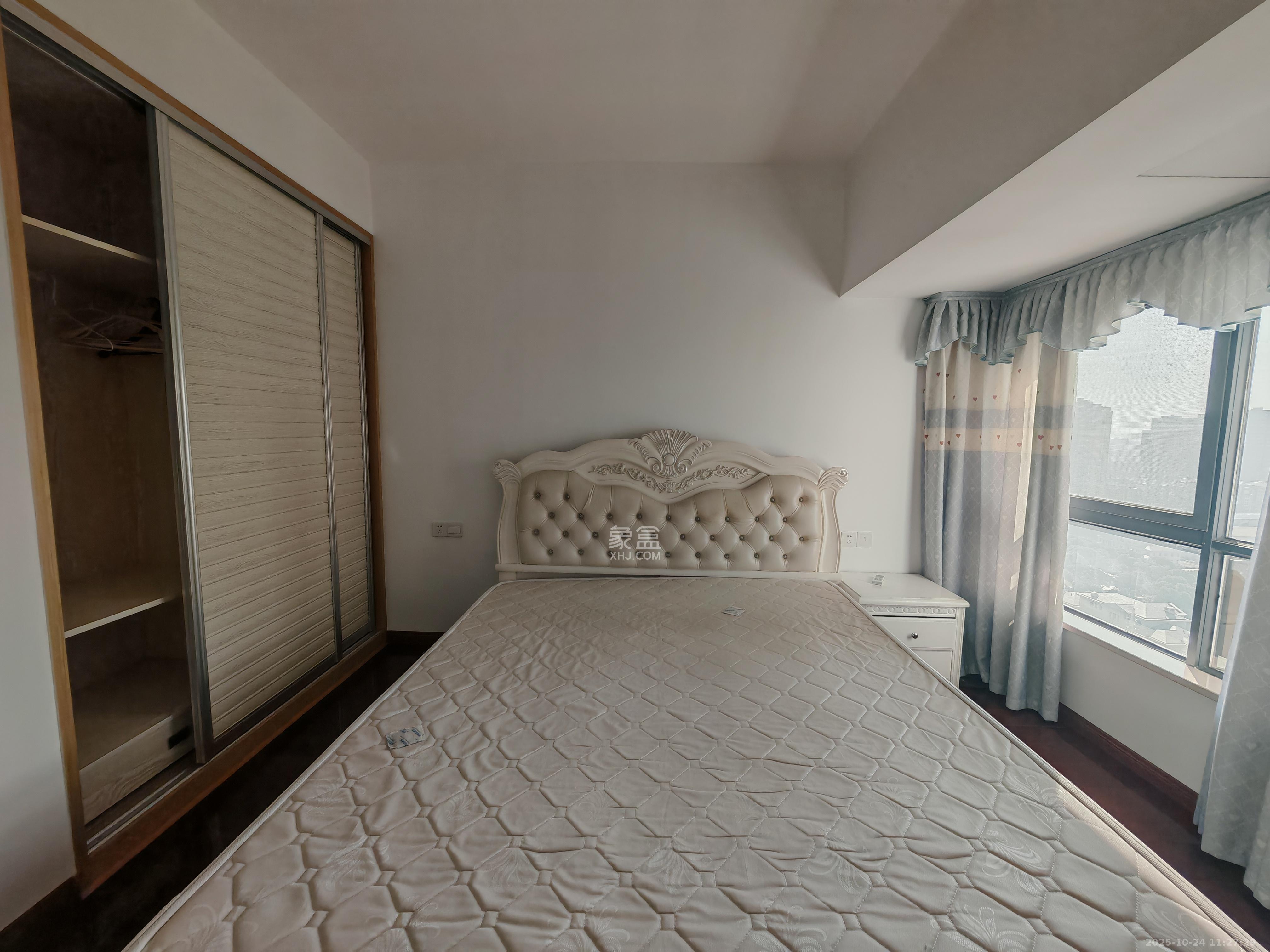 花样年华  4室2厅1卫    2100.0元/月室内图