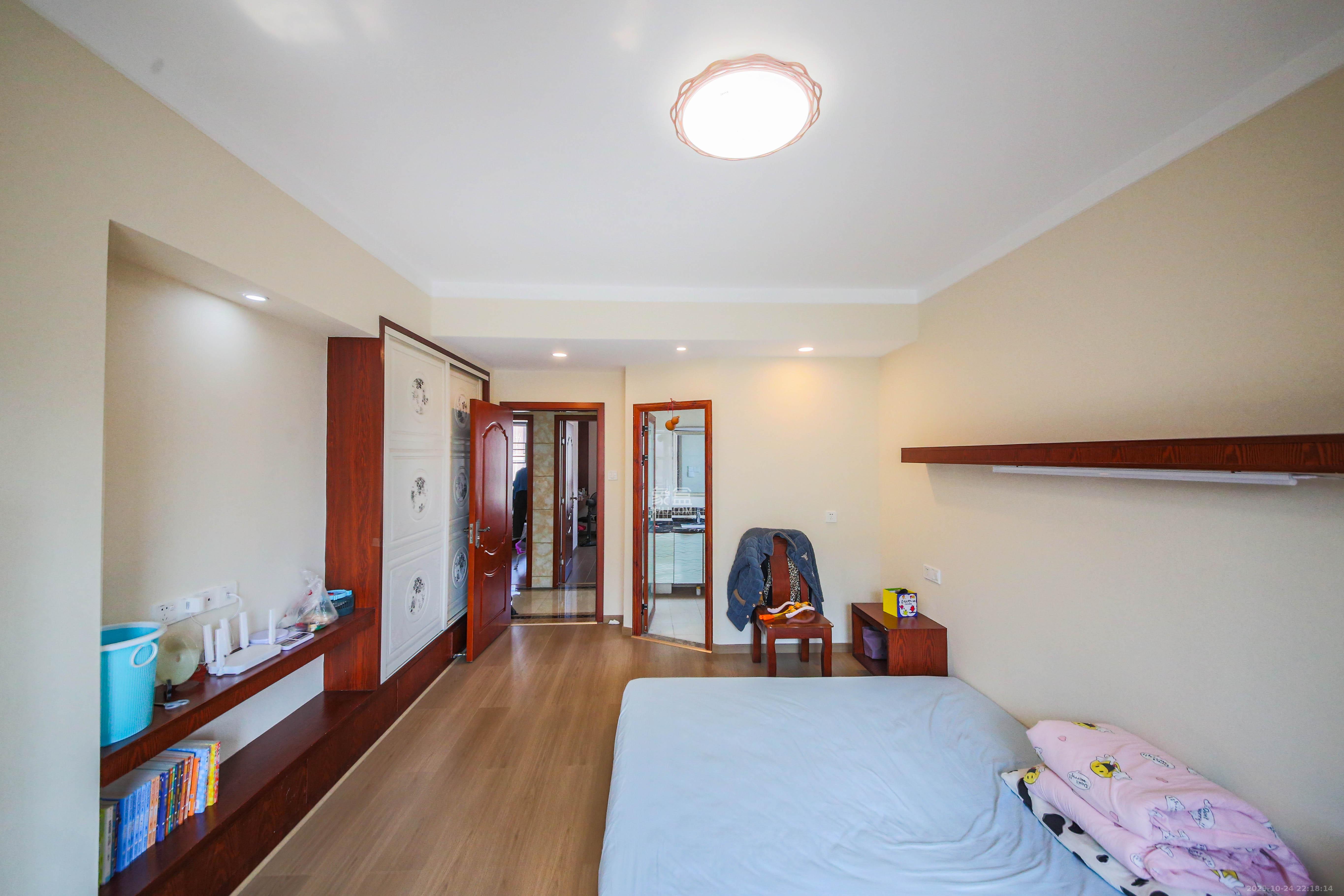 长沙欧洲城 3室2厅2卫 148.0万 长沙欧洲城 3室2厅2卫 148.0万卧室