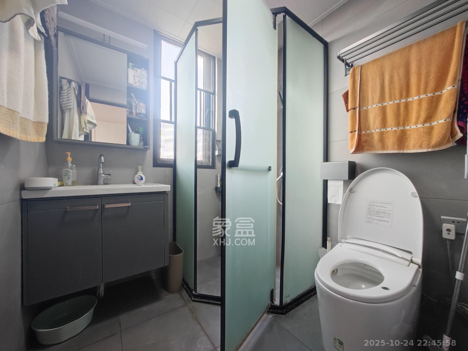 创元时代(成兴景苑) 4室2厅2卫 142.0万 创元时代(成兴景苑) 4室2厅2卫 142.0万卫生间