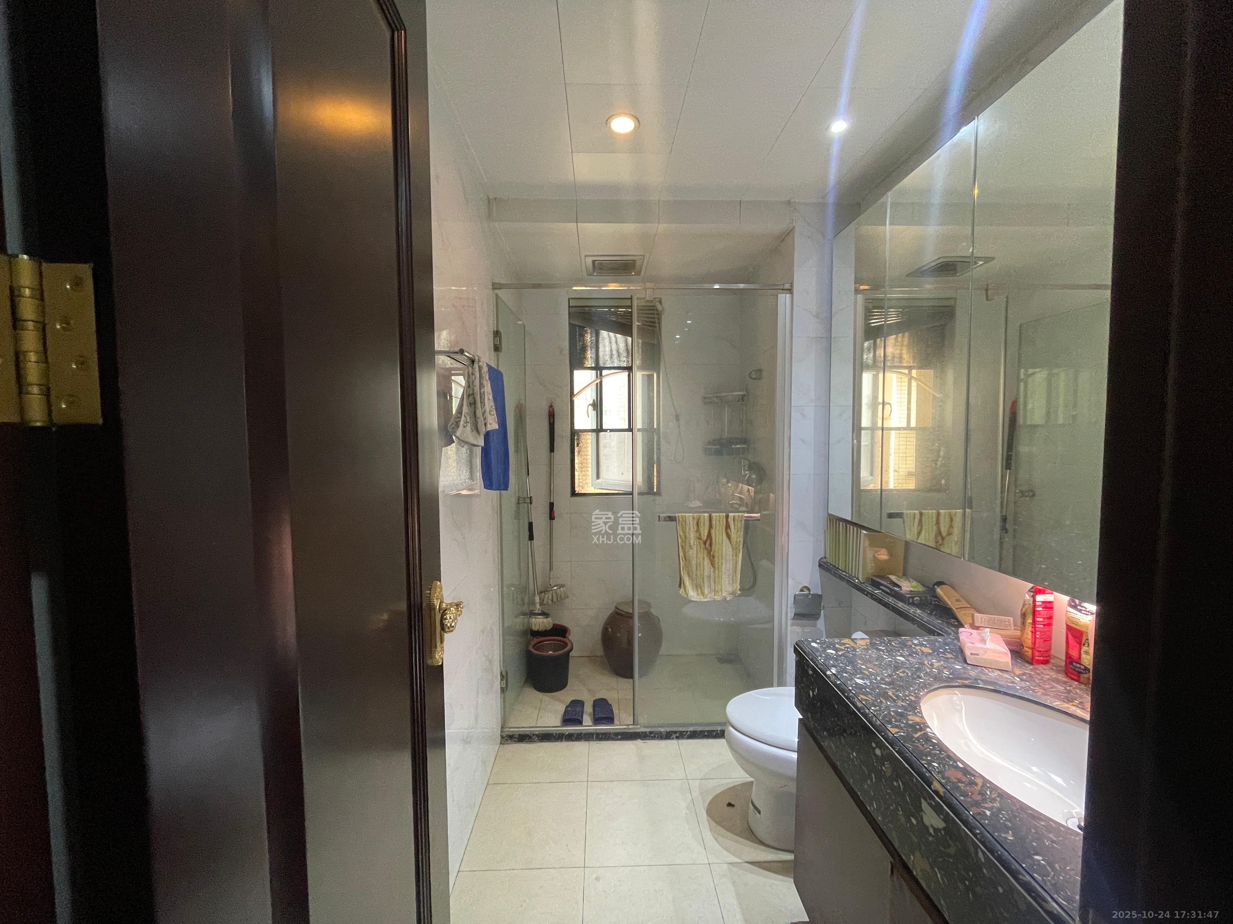 恒大翡翠华庭 3室2厅2卫 2300.0元/月 恒大翡翠华庭 3室2厅2卫 2300.0元/月室内图