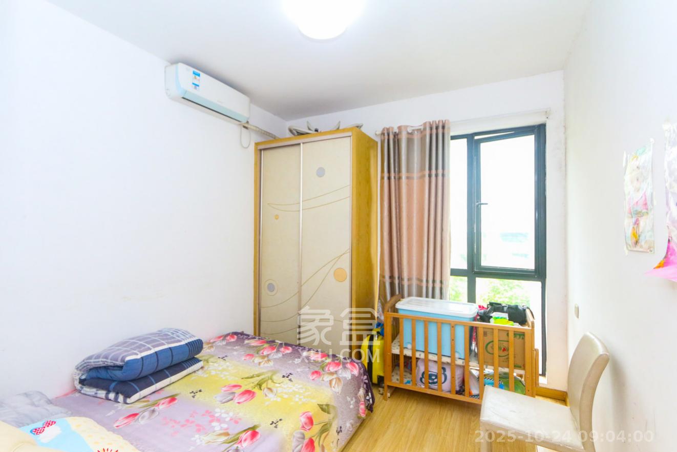 阳光100三期 2室2厅1卫 2100.0元/月 阳光100三期 2室2厅1卫 2100.0元/月室内图