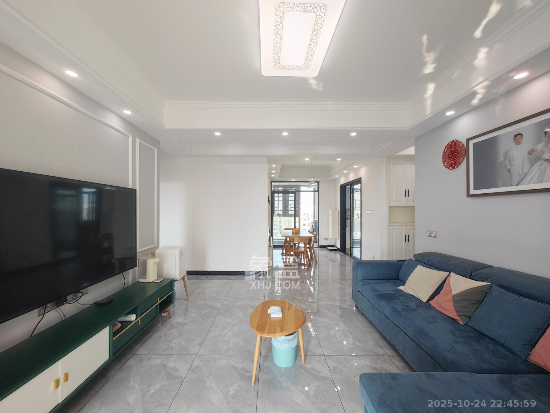 创元时代(成兴景苑) 4室2厅2卫 142.0万 创元时代(成兴景苑) 4室2厅2卫 142.0万客厅