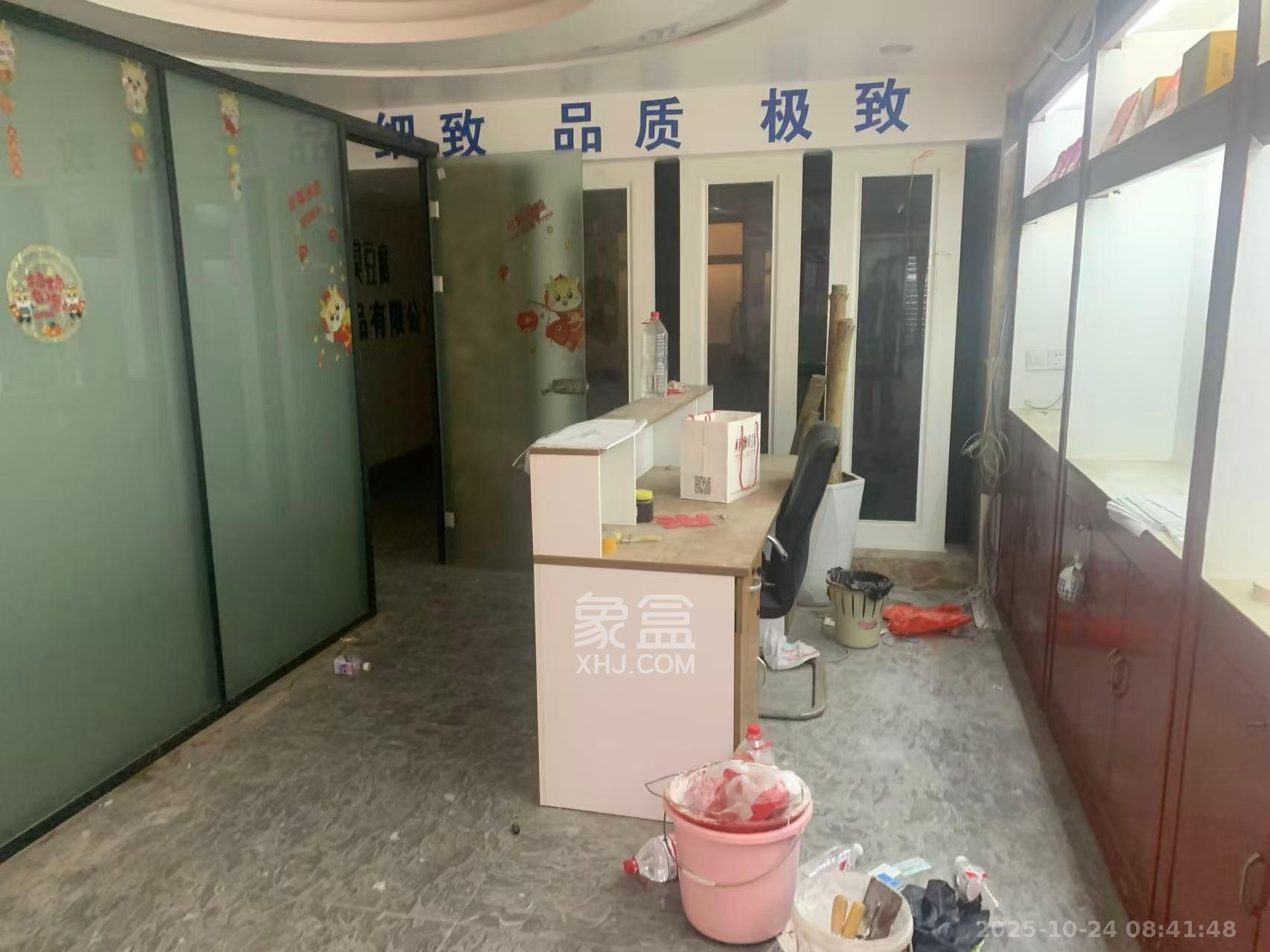 锦湘国际星城三期（锦绣苑）  4室2厅2卫    10000.0元/月室内图