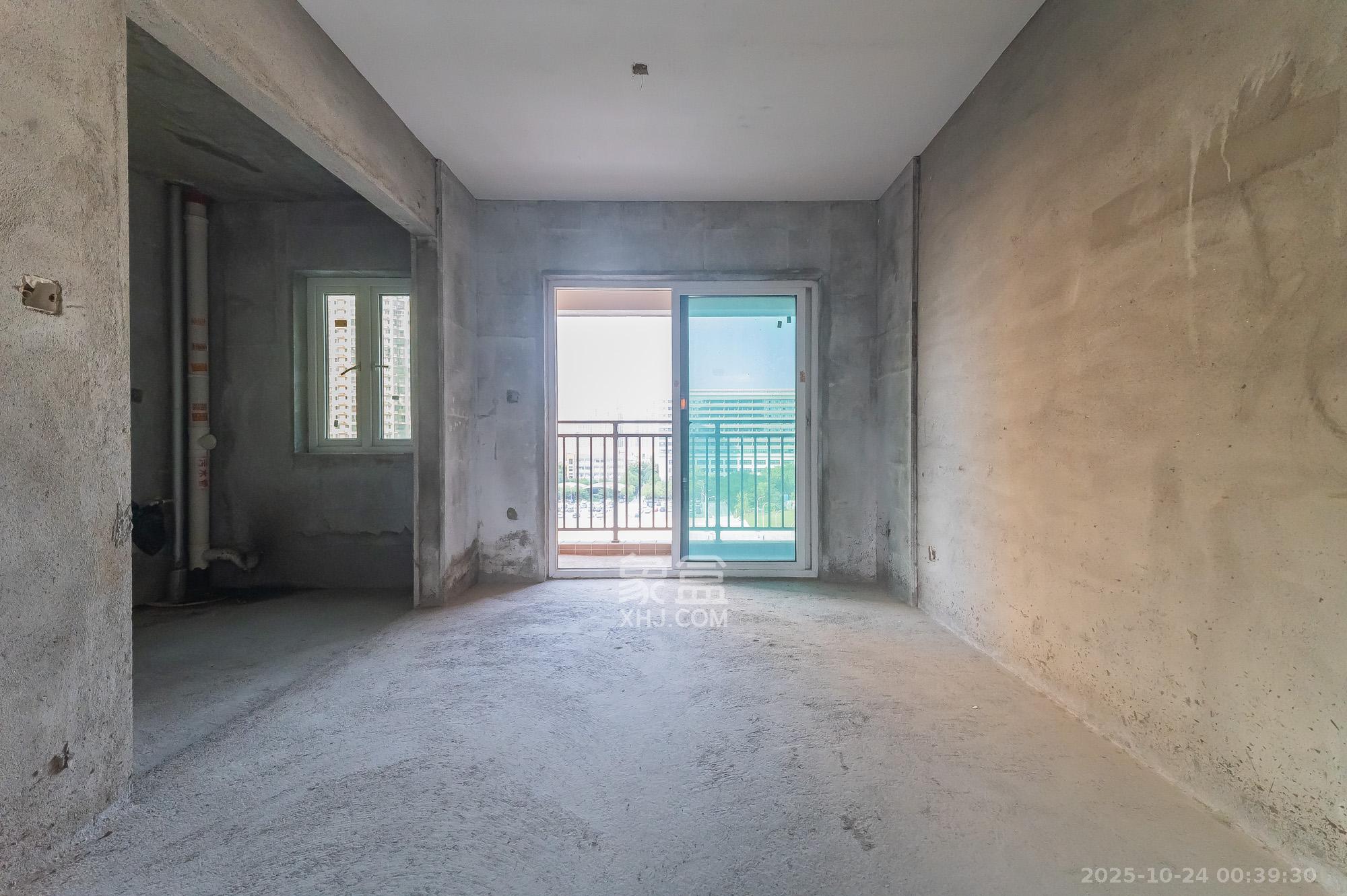 海伦春天  4室2厅2卫    92.0万 海伦春天  4室2厅2卫    92.0万客厅