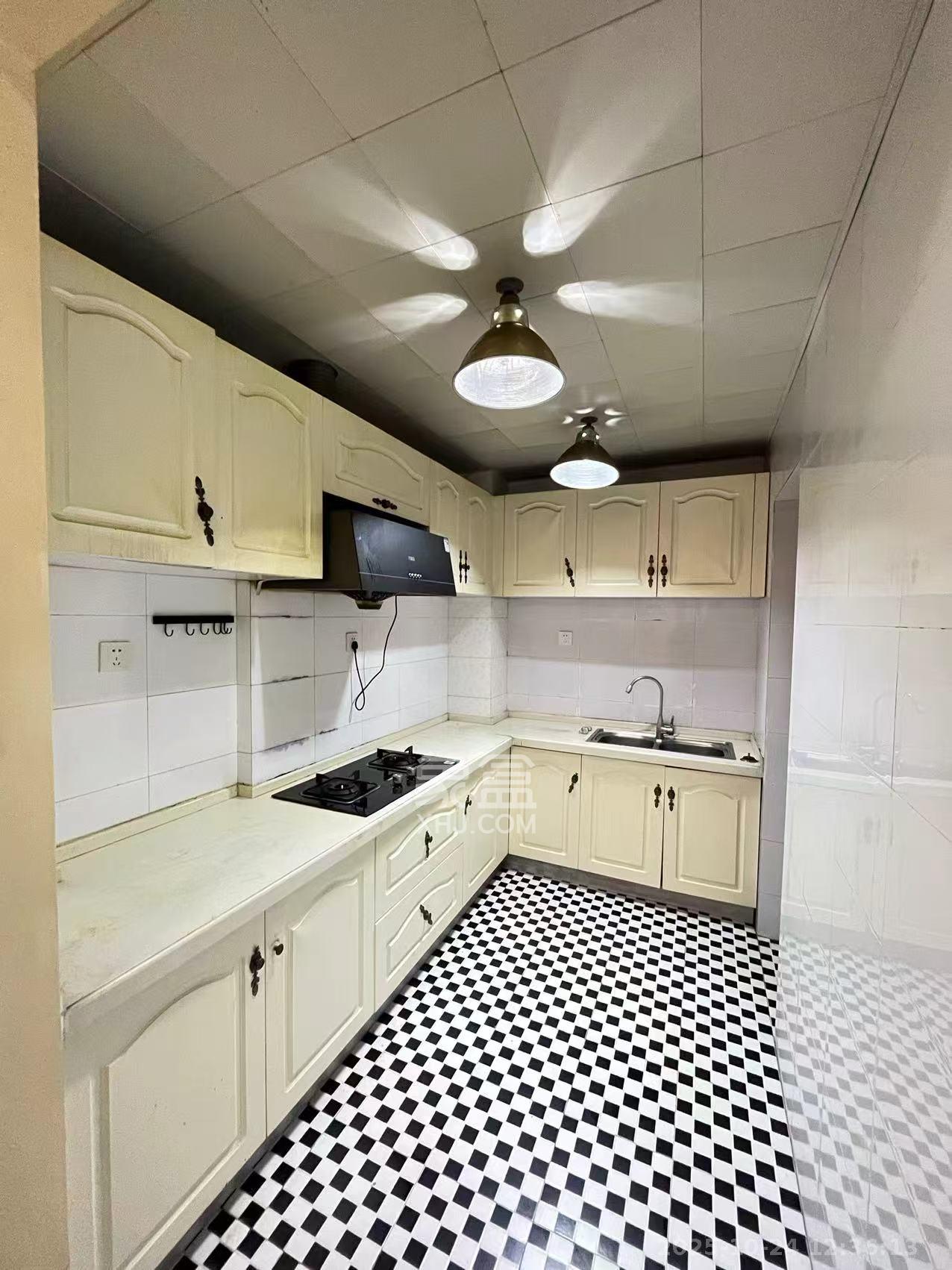 欧园  2室1厅1卫    2200.0元/月室内图