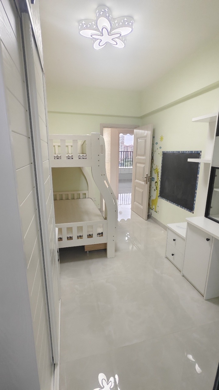 滨江帝景二期(三期) 3室2厅2卫 188.0万 滨江帝景二期(三期) 3室2厅2卫 188.0万客厅