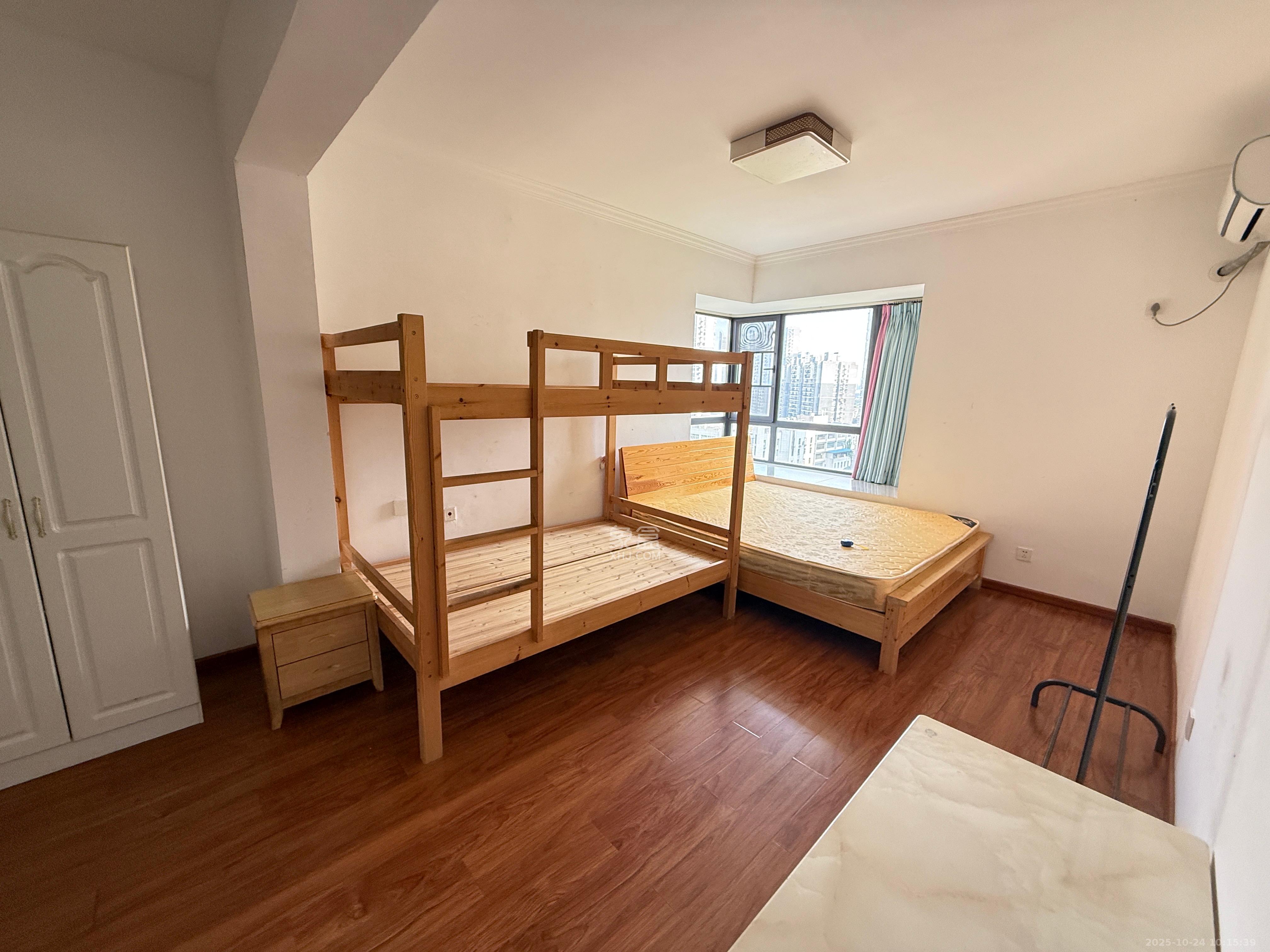 半山壹号  3室2厅2卫    2500.0元/月室内图