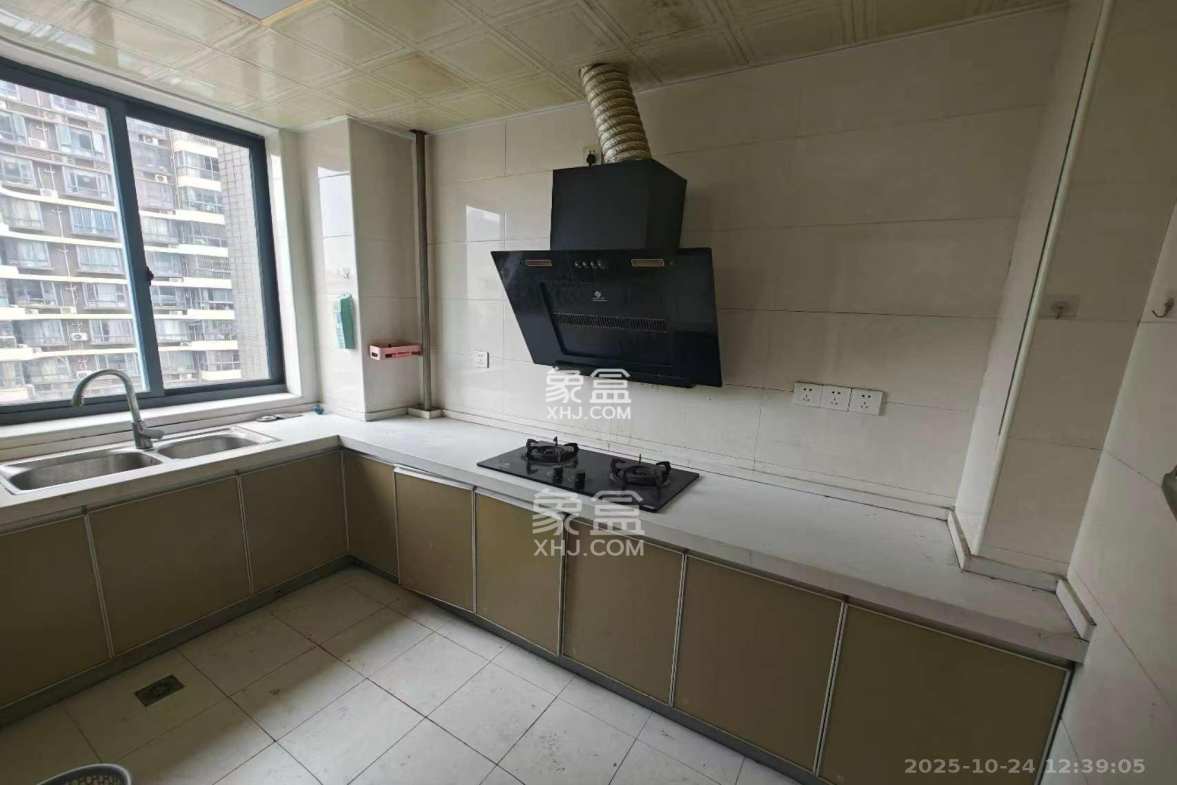 西子花苑  3室2厅1卫    3200.0元/月 西子花苑  3室2厅1卫    3200.0元/月室内图