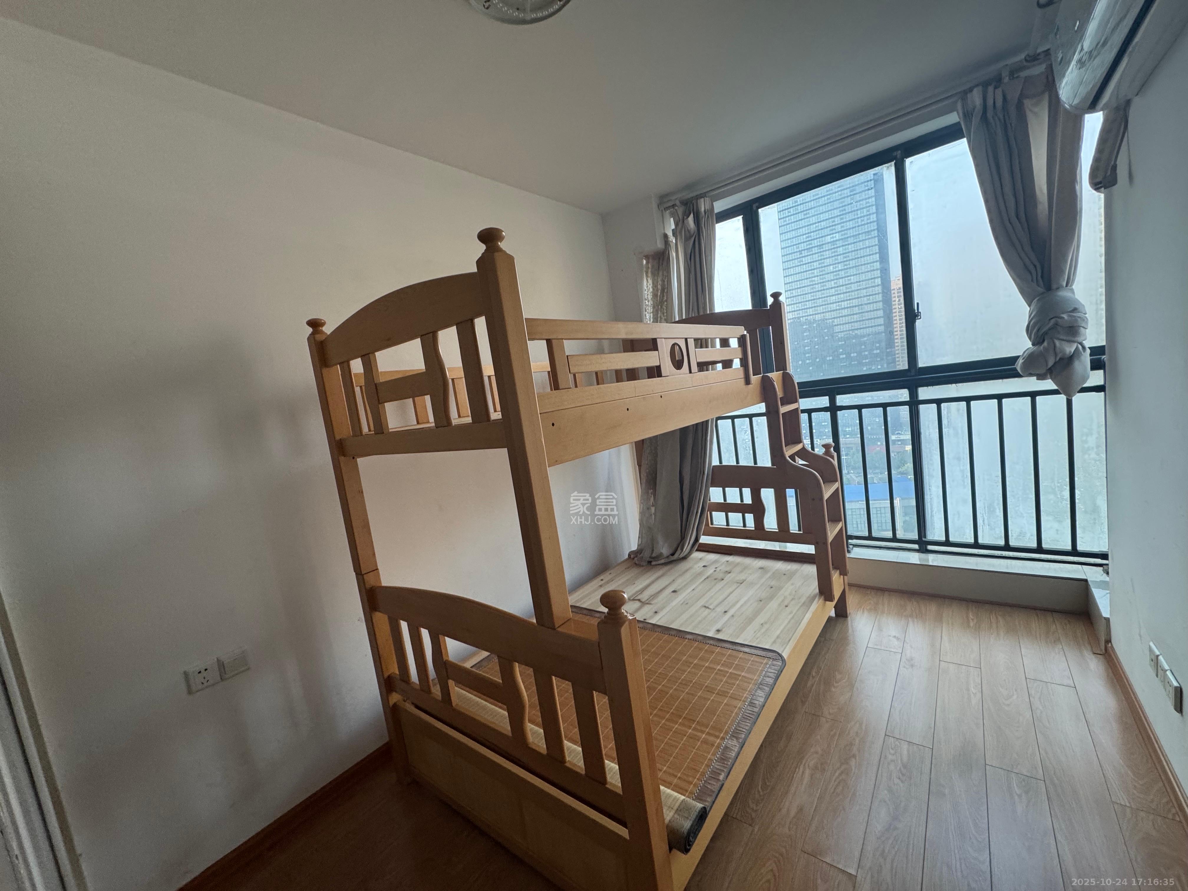 钰龙天下一期  4室2厅2卫    4500.0元/月 钰龙天下一期  4室2厅2卫    4500.0元/月室内图