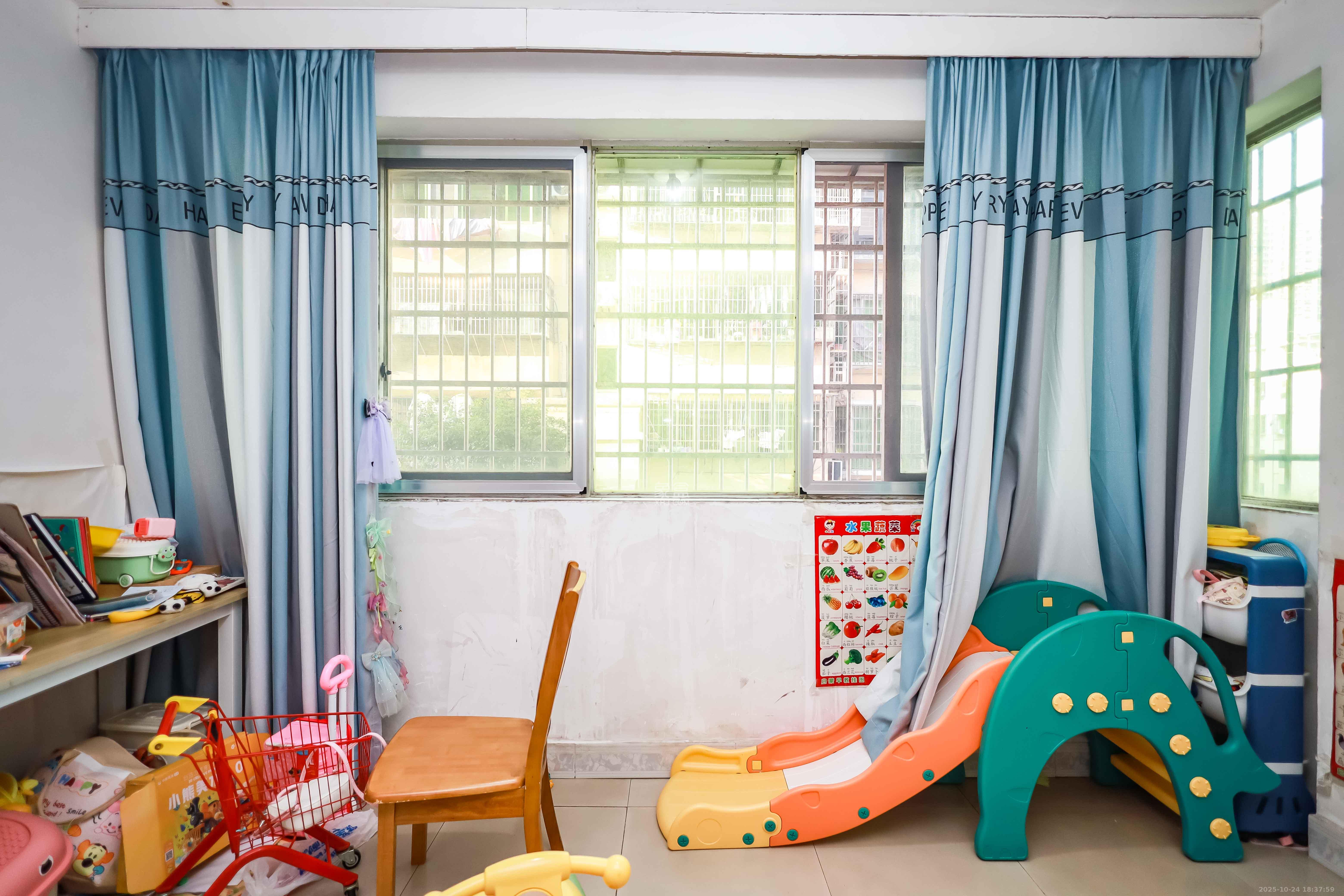 咸嘉新村嘉明苑  3室2厅2卫    76.8万阳台