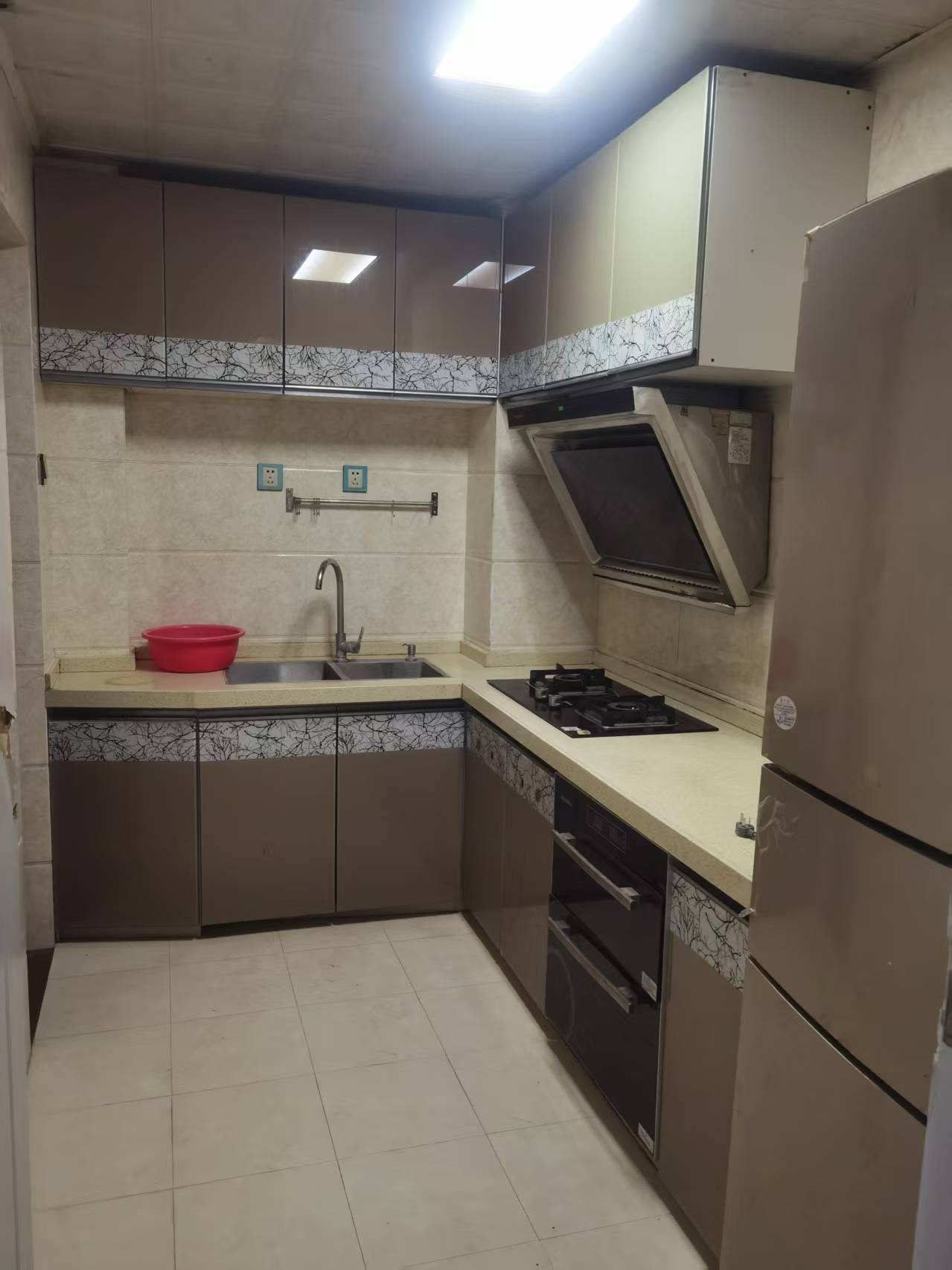 鹏晖新天地  1室1厅1卫    2500.0元/月 鹏晖新天地  1室1厅1卫    2500.0元/月室内图