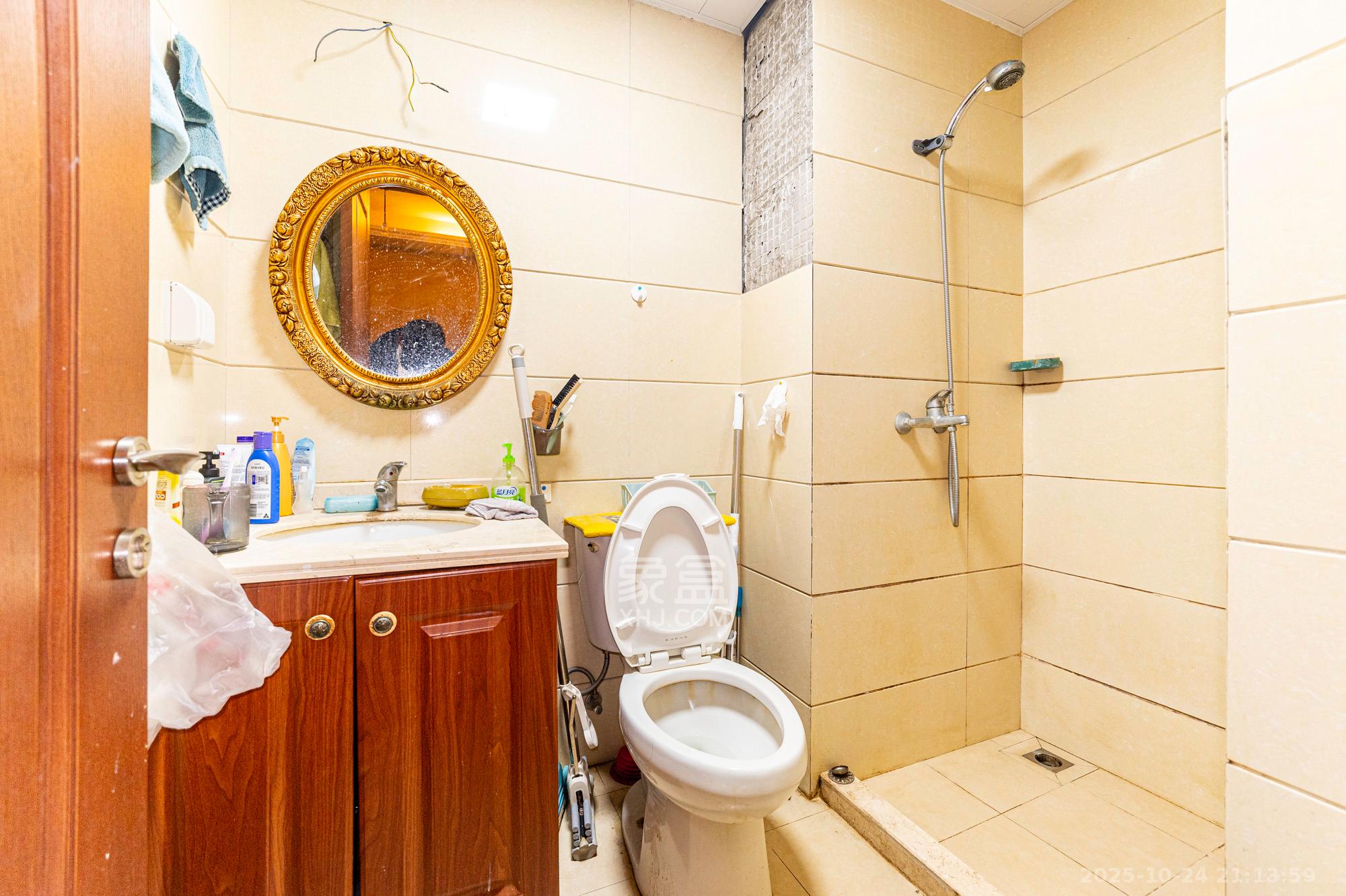 郡原居里 1室1厅1卫 29.8万 郡原居里 1室1厅1卫 29.8万卫生间