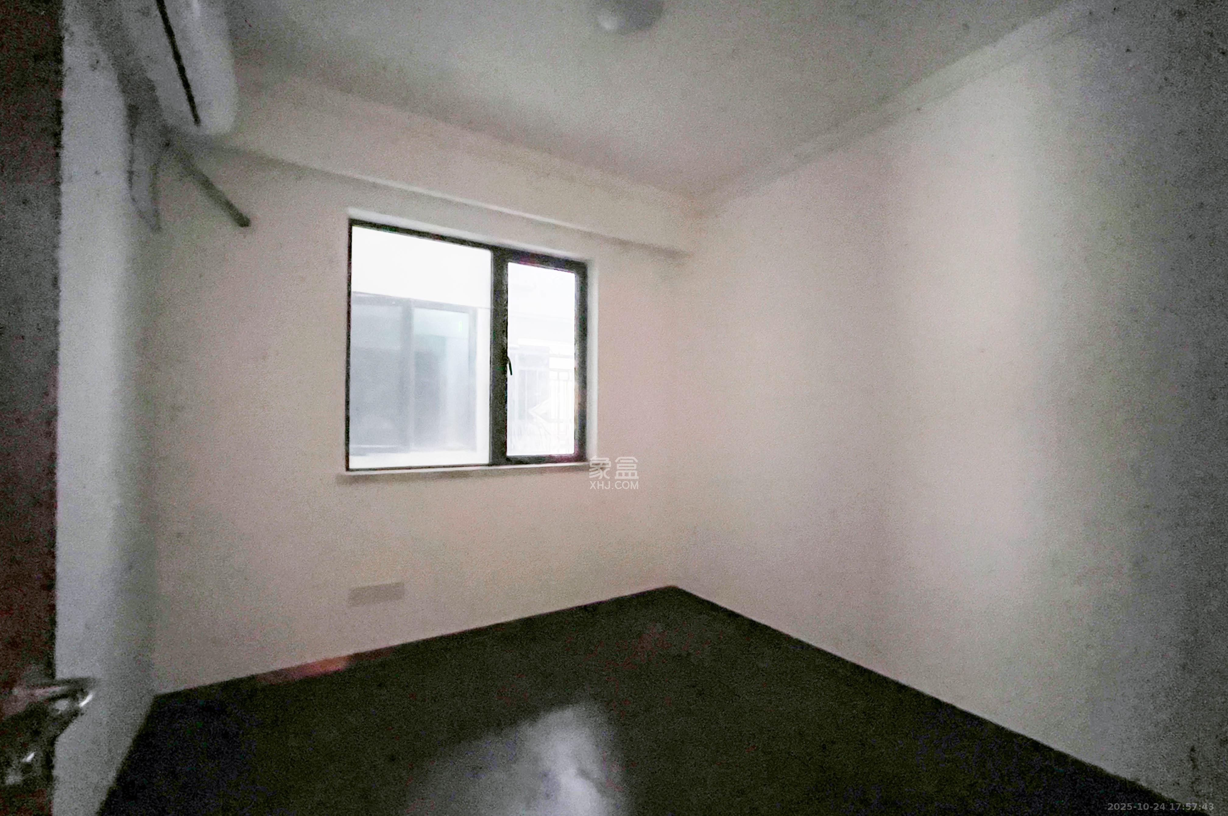 旭辉都会山  3室2厅2卫    156.0万其他