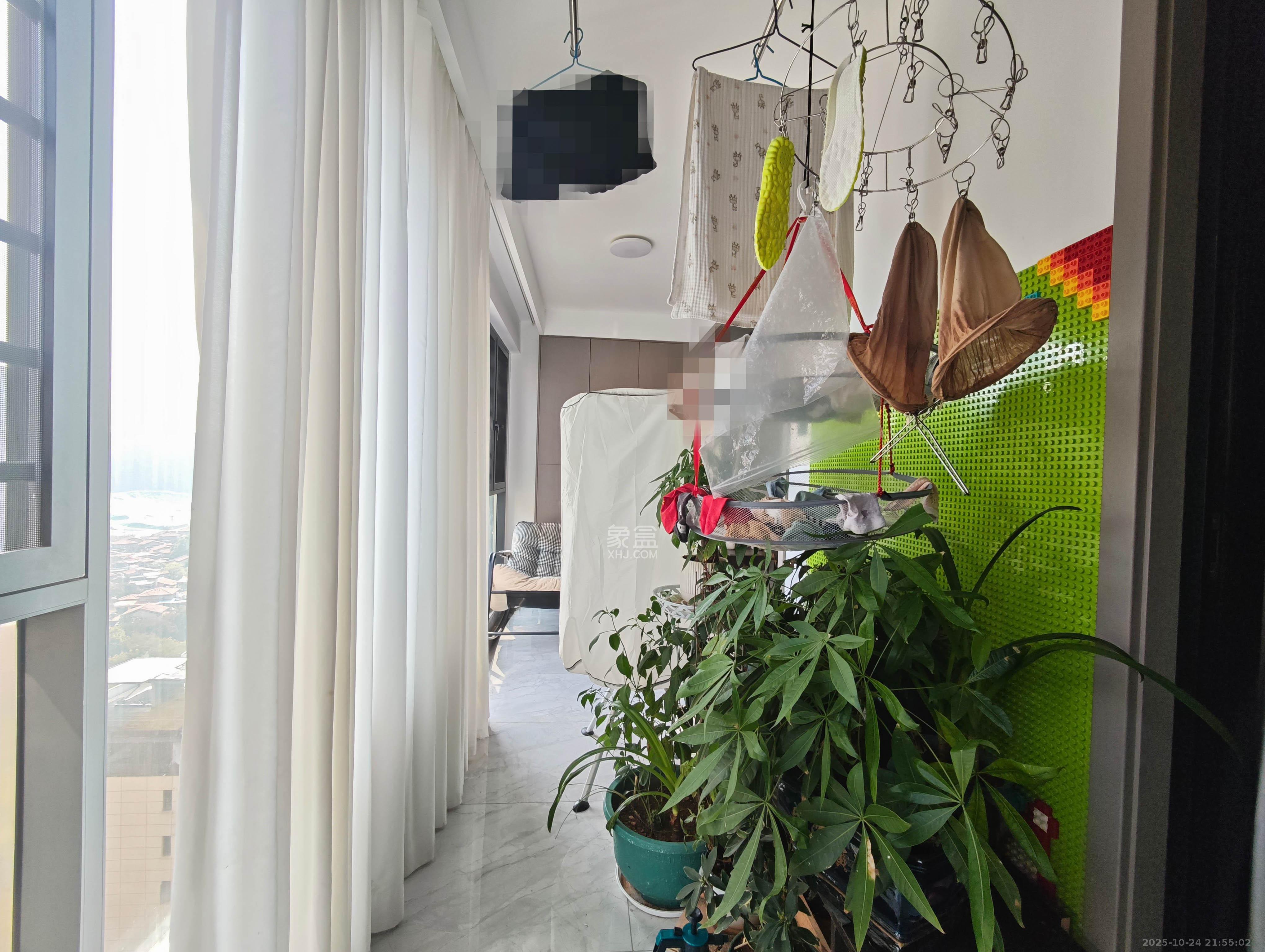 保利城(中航城国际社区、郡原美村) 4室2厅2卫 110.0万 保利城(中航城国际社区、郡原美村) 4室2厅2卫 110.0万阳台