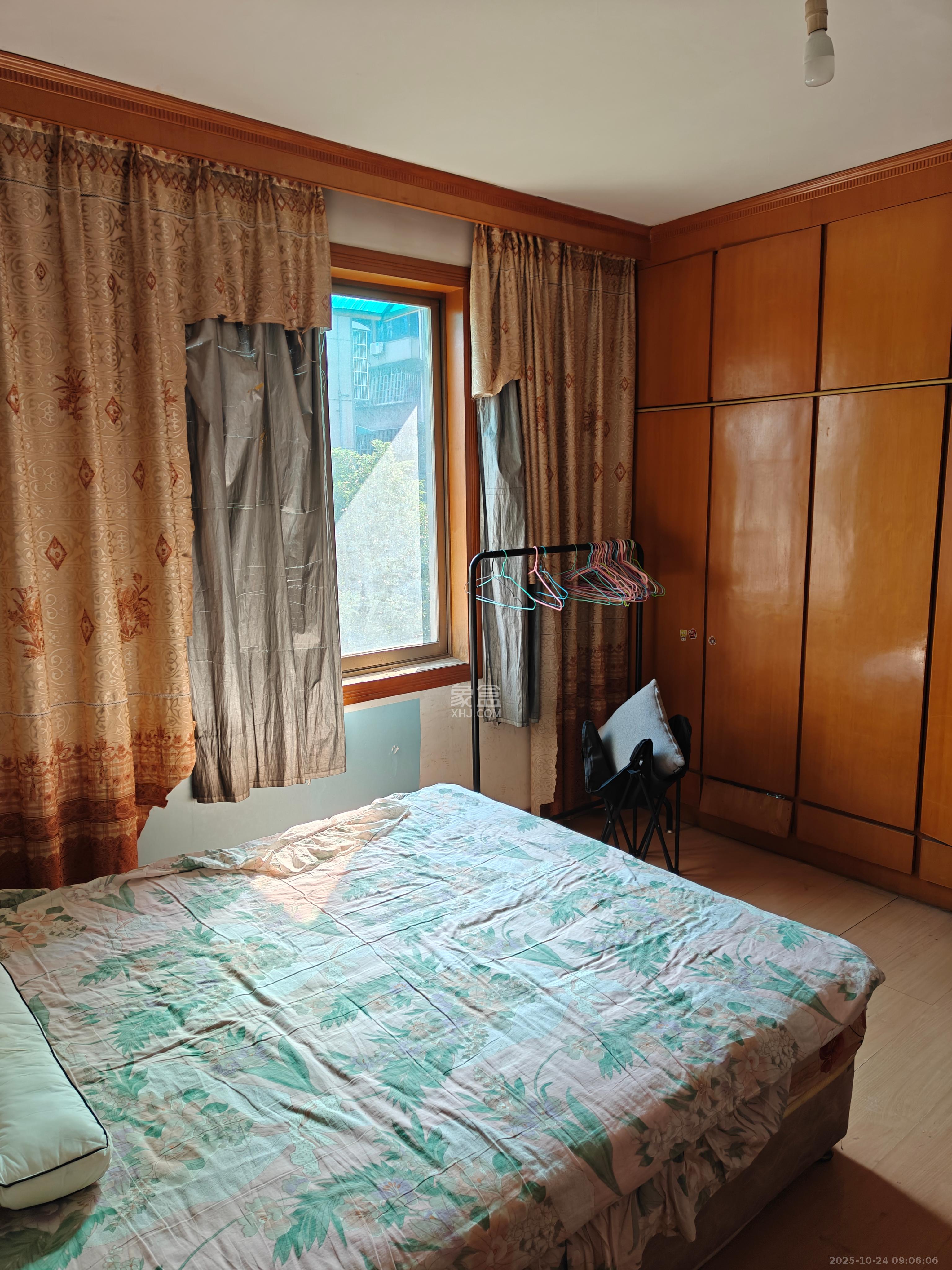 赤岗小区(一二三片)  4室2厅1卫    1900.0元/月 赤岗小区(一二三片)  4室2厅1卫    1900.0元/月室内图