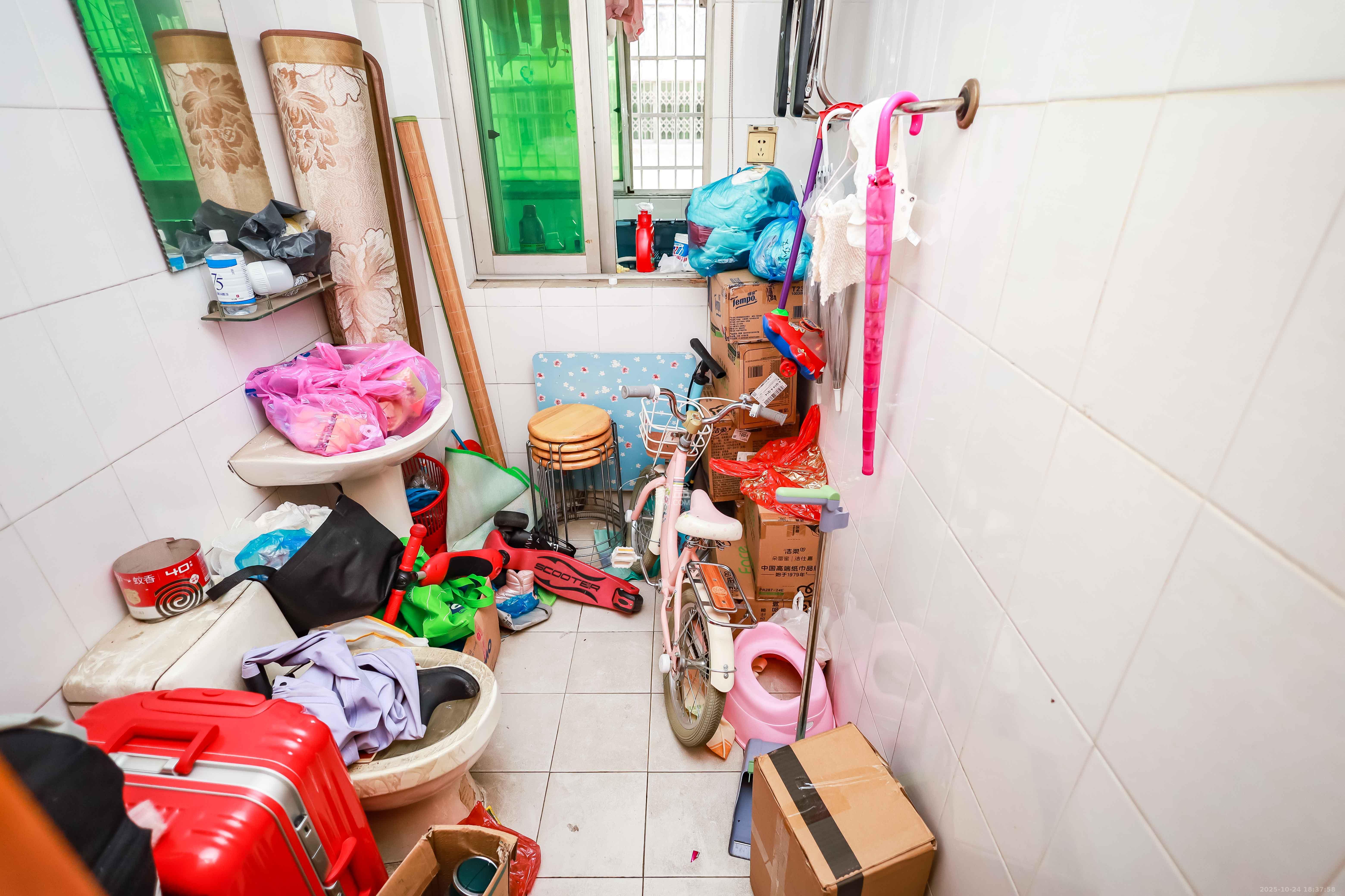 咸嘉新村嘉明苑 3室2厅2卫 76.8万 咸嘉新村嘉明苑 3室2厅2卫 76.8万卫生间