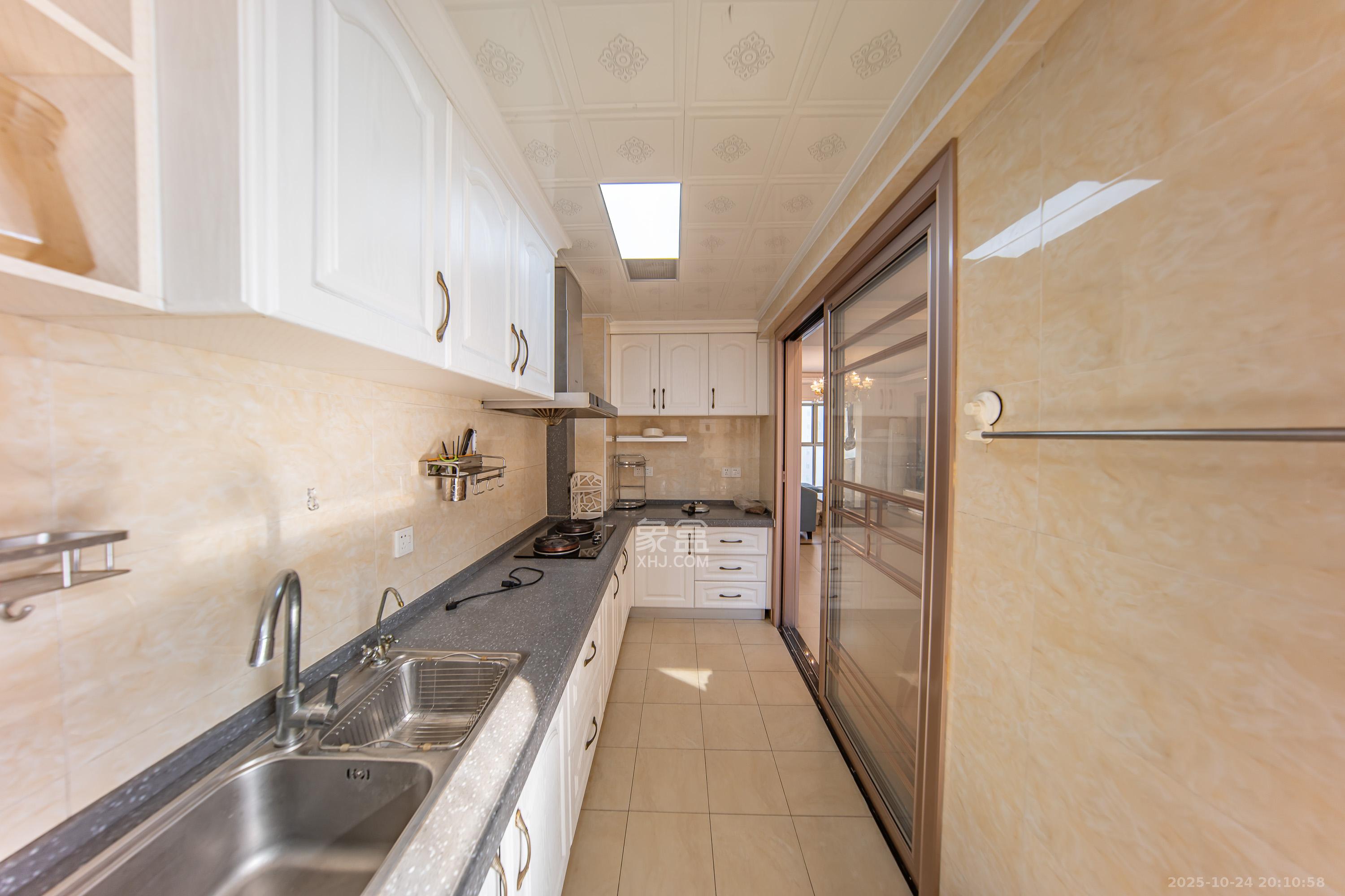 江山帝景哈佛  3室2厅2卫    128.0万厨房