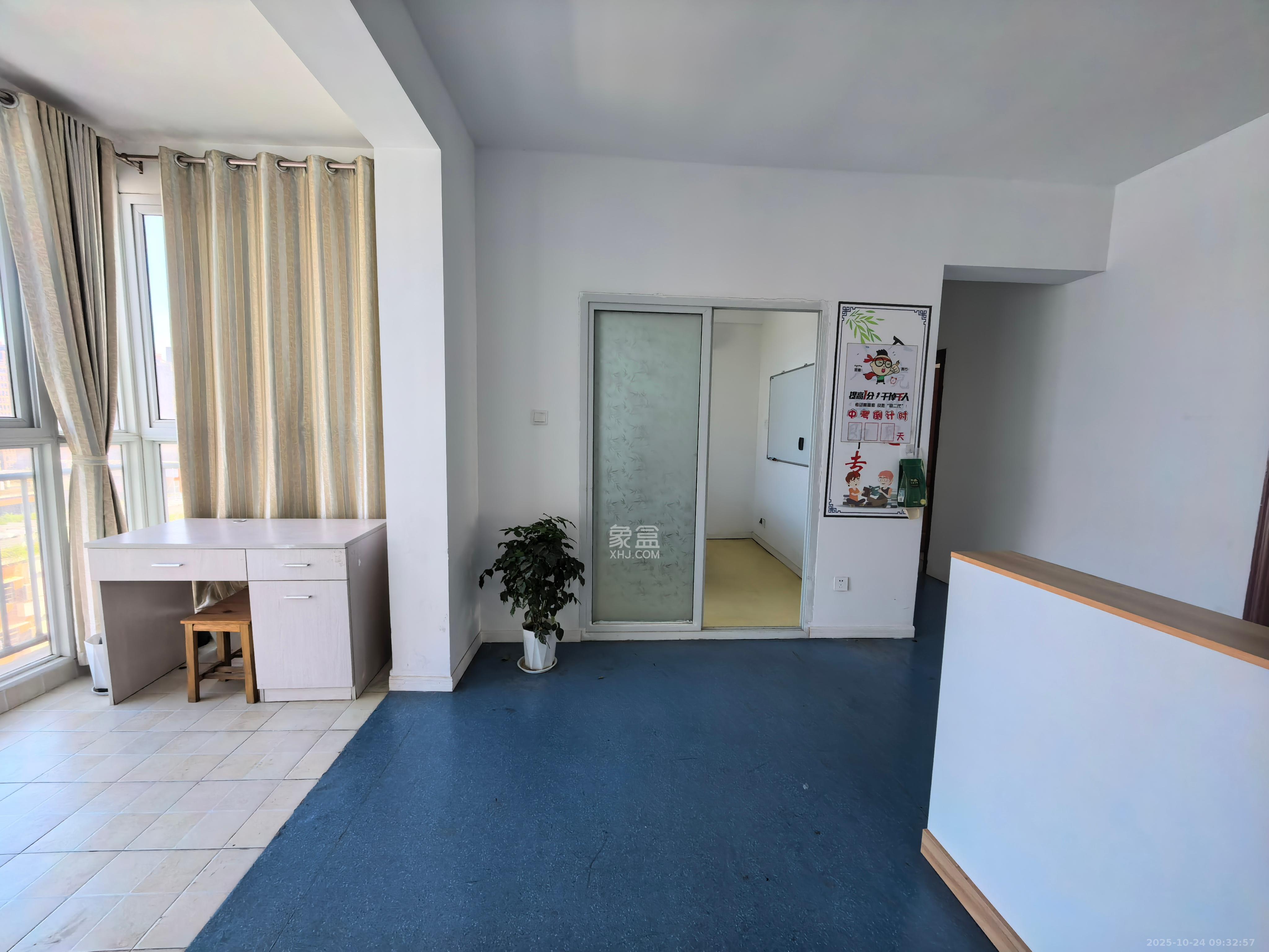 景江雅苑  4室2厅1卫    3500.0元/月 景江雅苑  4室2厅1卫    3500.0元/月室内图