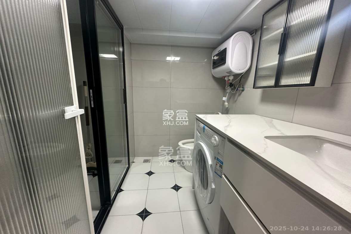 世茂璀璨天城公寓  1室1厅1卫    2300.0元/月 世茂璀璨天城公寓  1室1厅1卫    2300.0元/月室内图