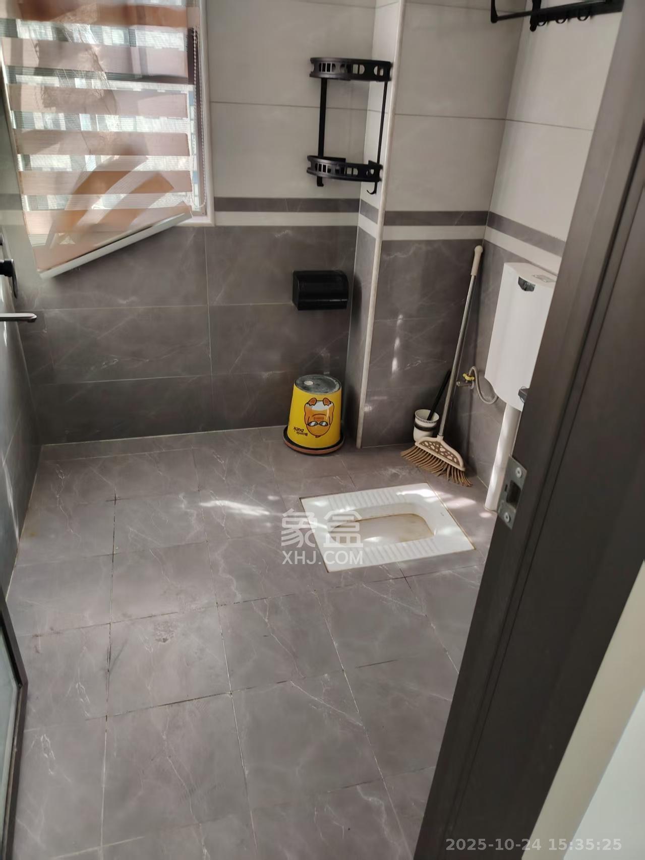 华润置地广场二期  3室2厅2卫    2300.0元/月室内图