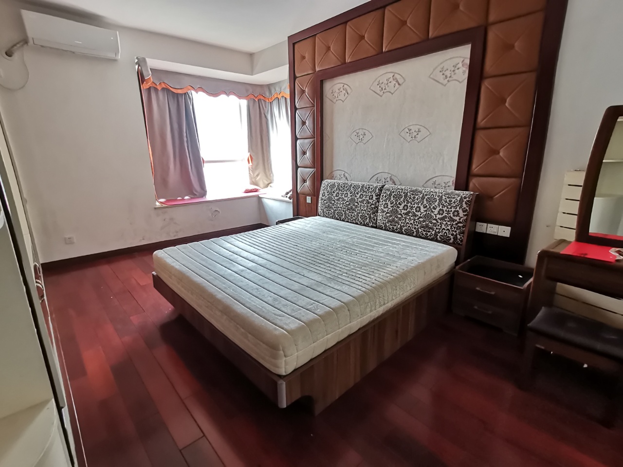 龙泉家园  3室2厅2卫    148.0万室内图