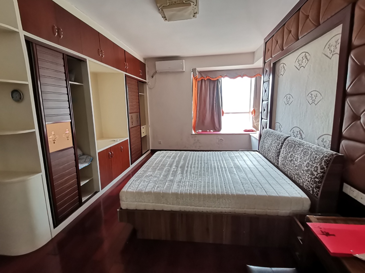 龙泉家园  3室2厅2卫    148.0万室内图