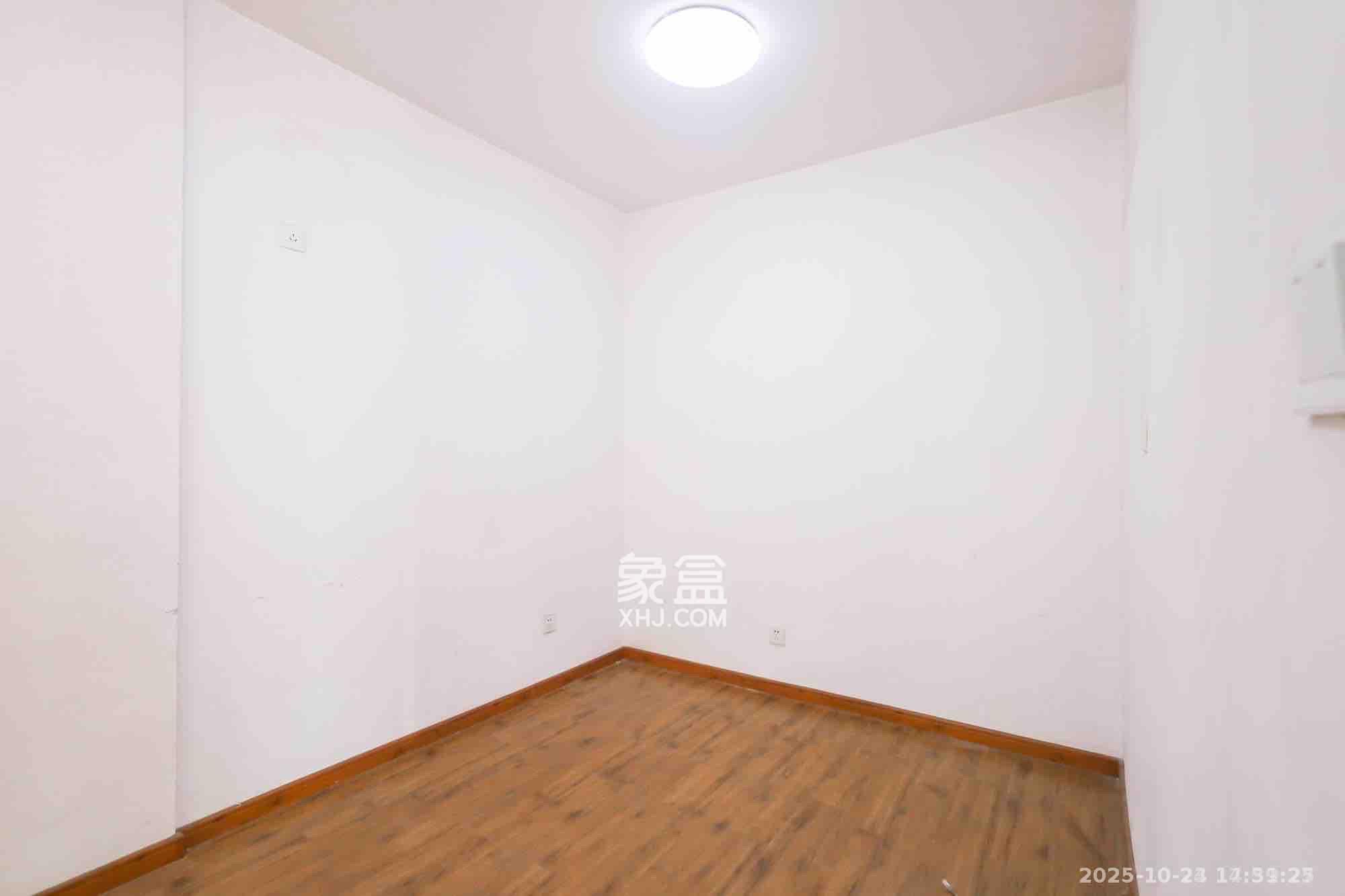 奥克斯广场 3室2厅1卫 2500.0元/月 奥克斯广场 3室2厅1卫 2500.0元/月室内图